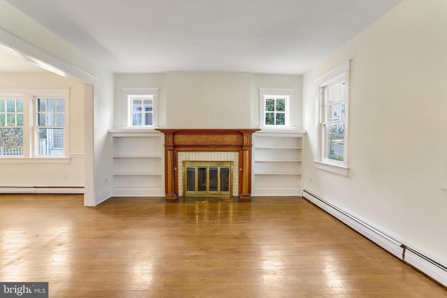 106 W Maple St