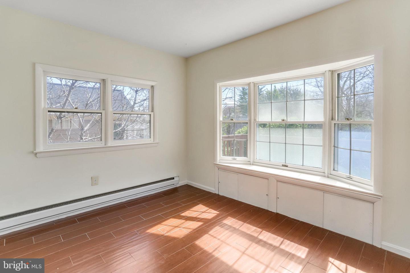 106 W Maple St