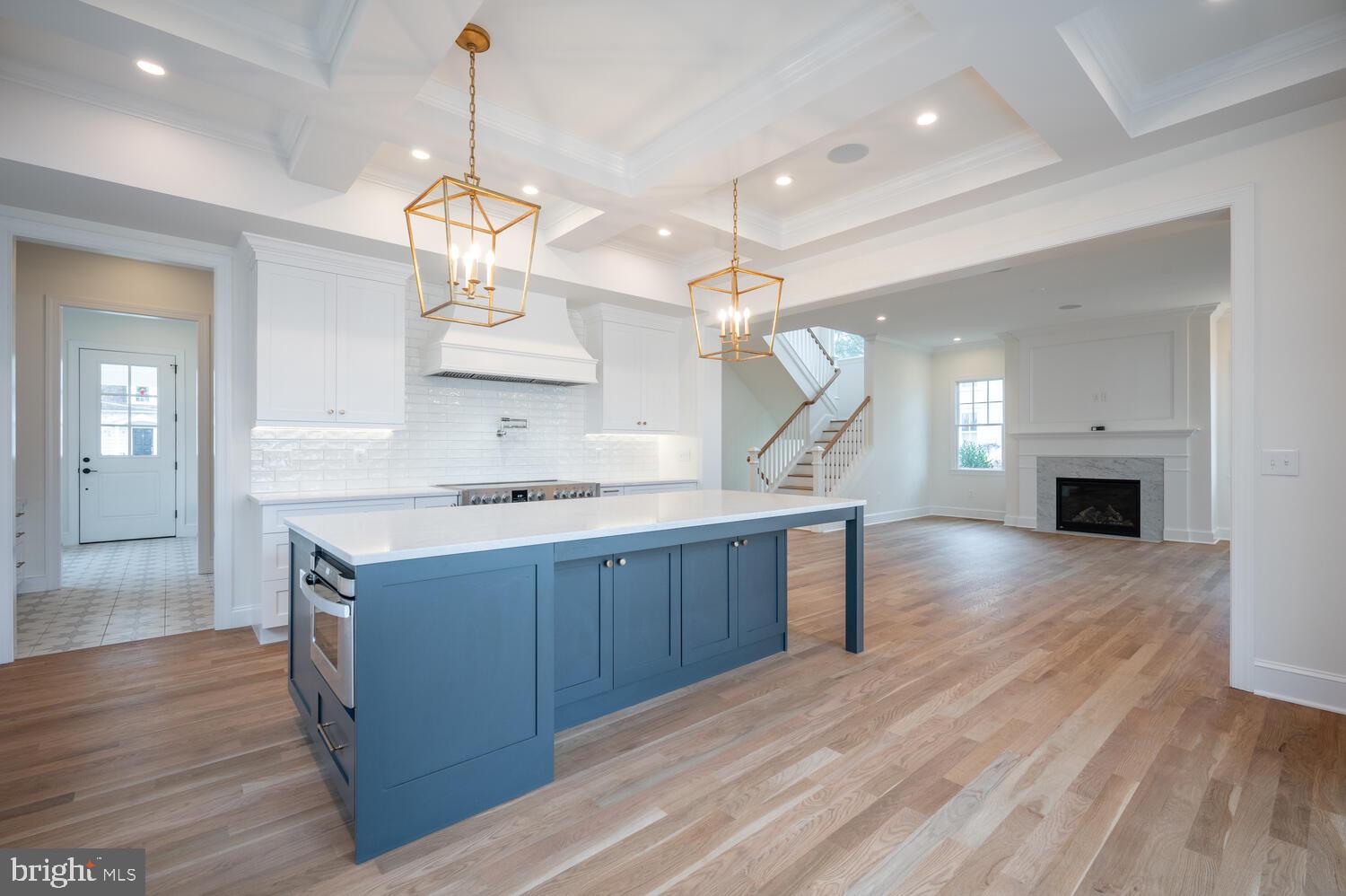 109 W Ave