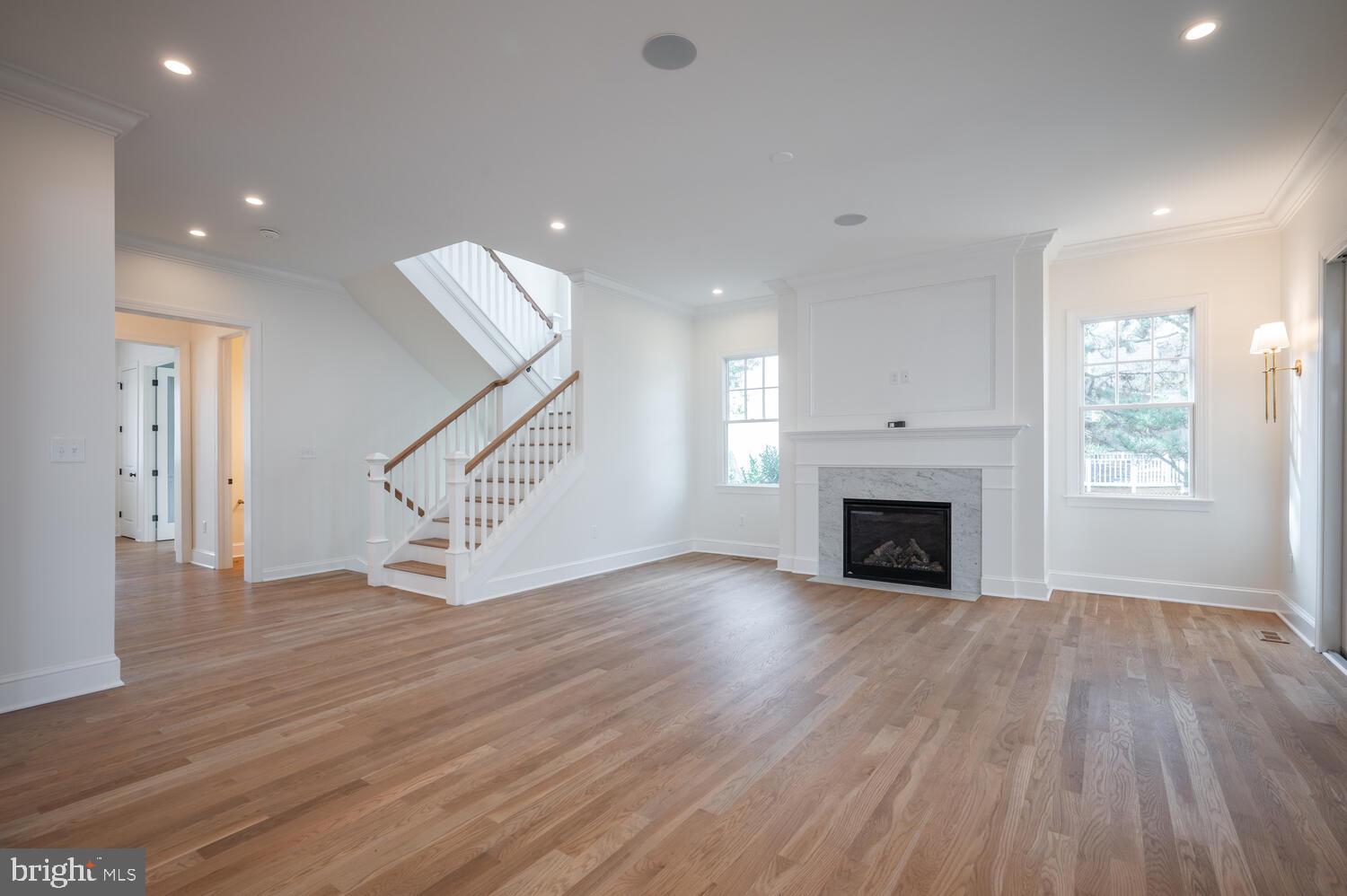 109 W Ave