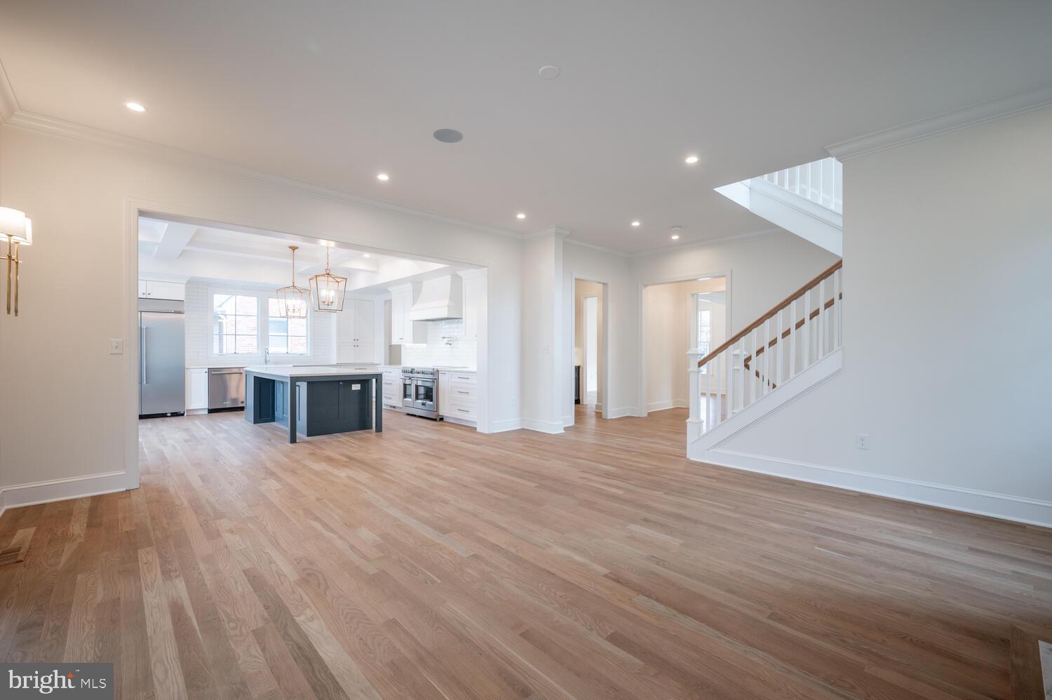 109 W Ave
