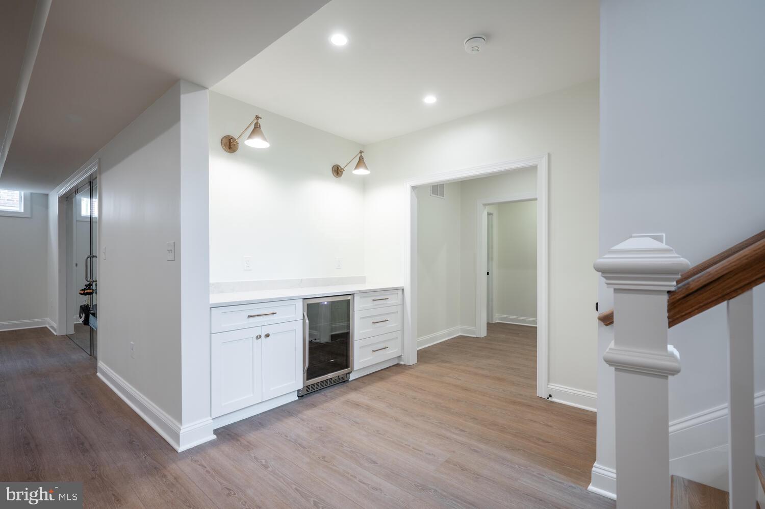109 W Ave
