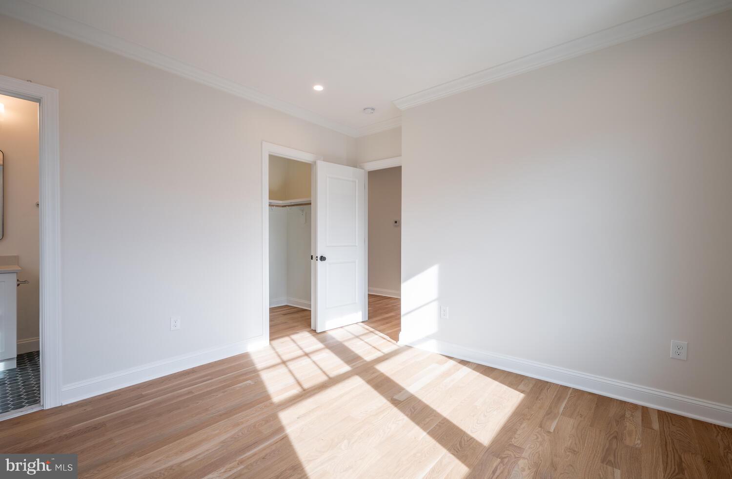 109 W Ave