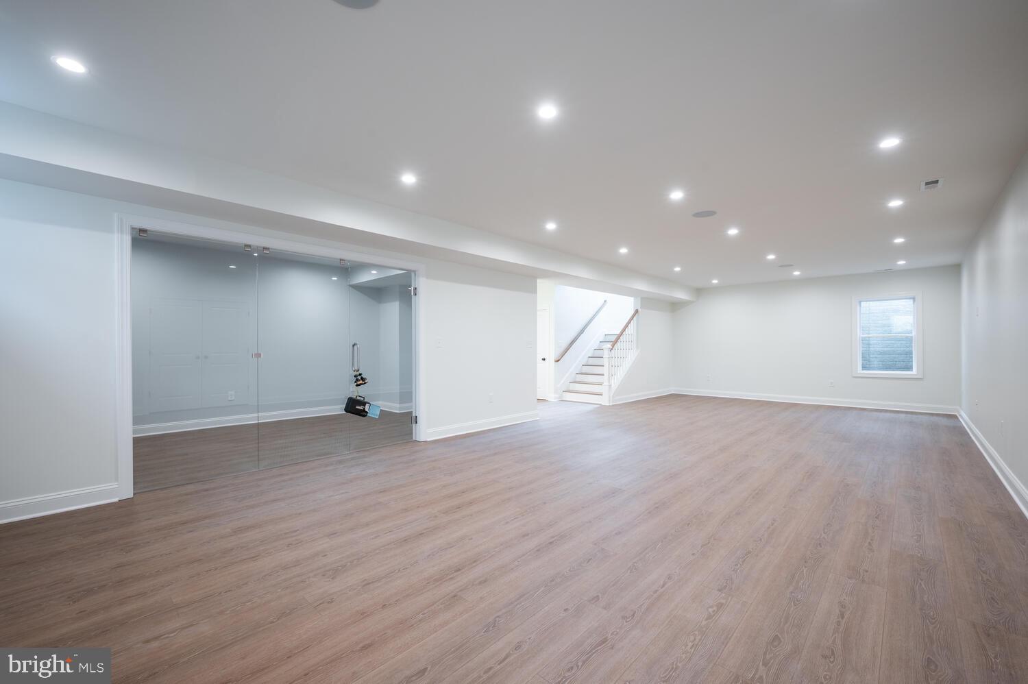 109 W Ave