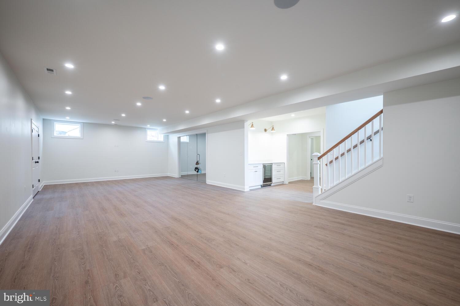 109 W Ave