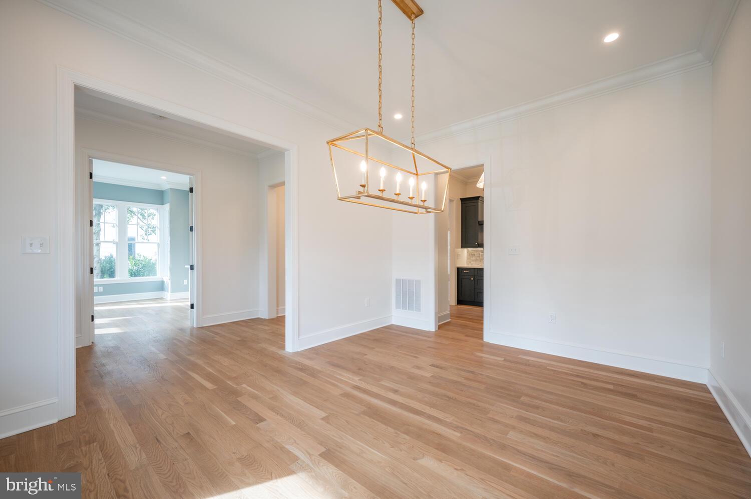 109 W Ave