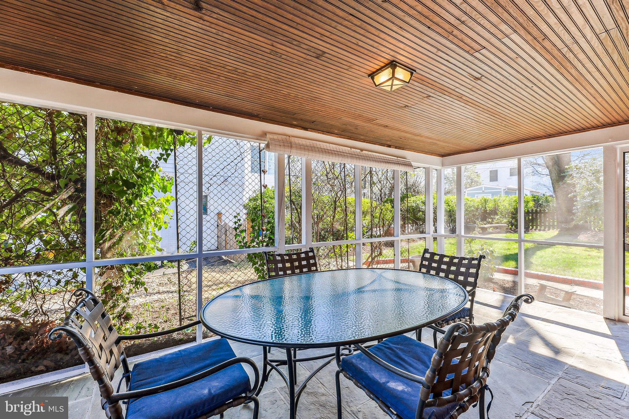 712 N Overlook Dr