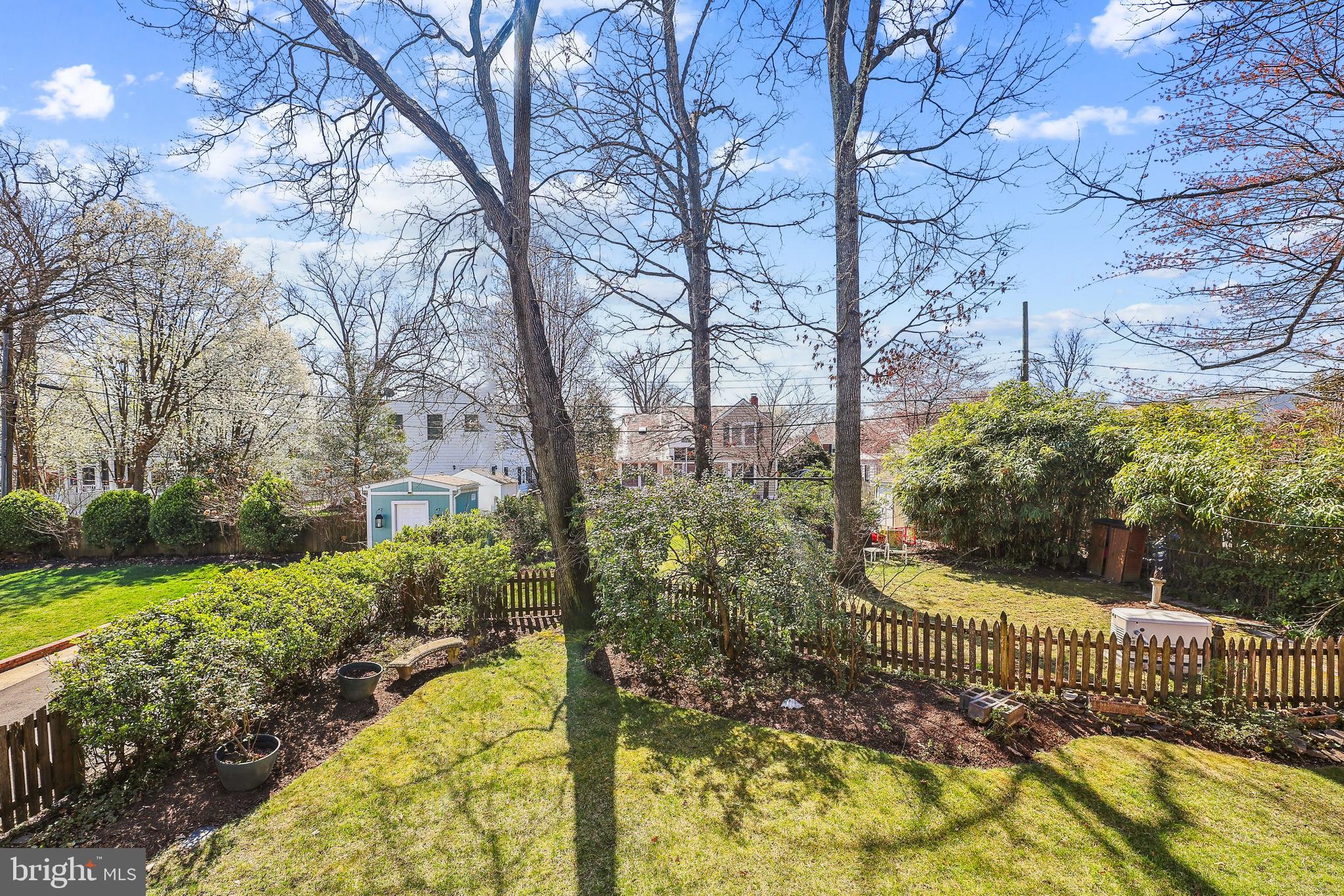 712 N Overlook Dr