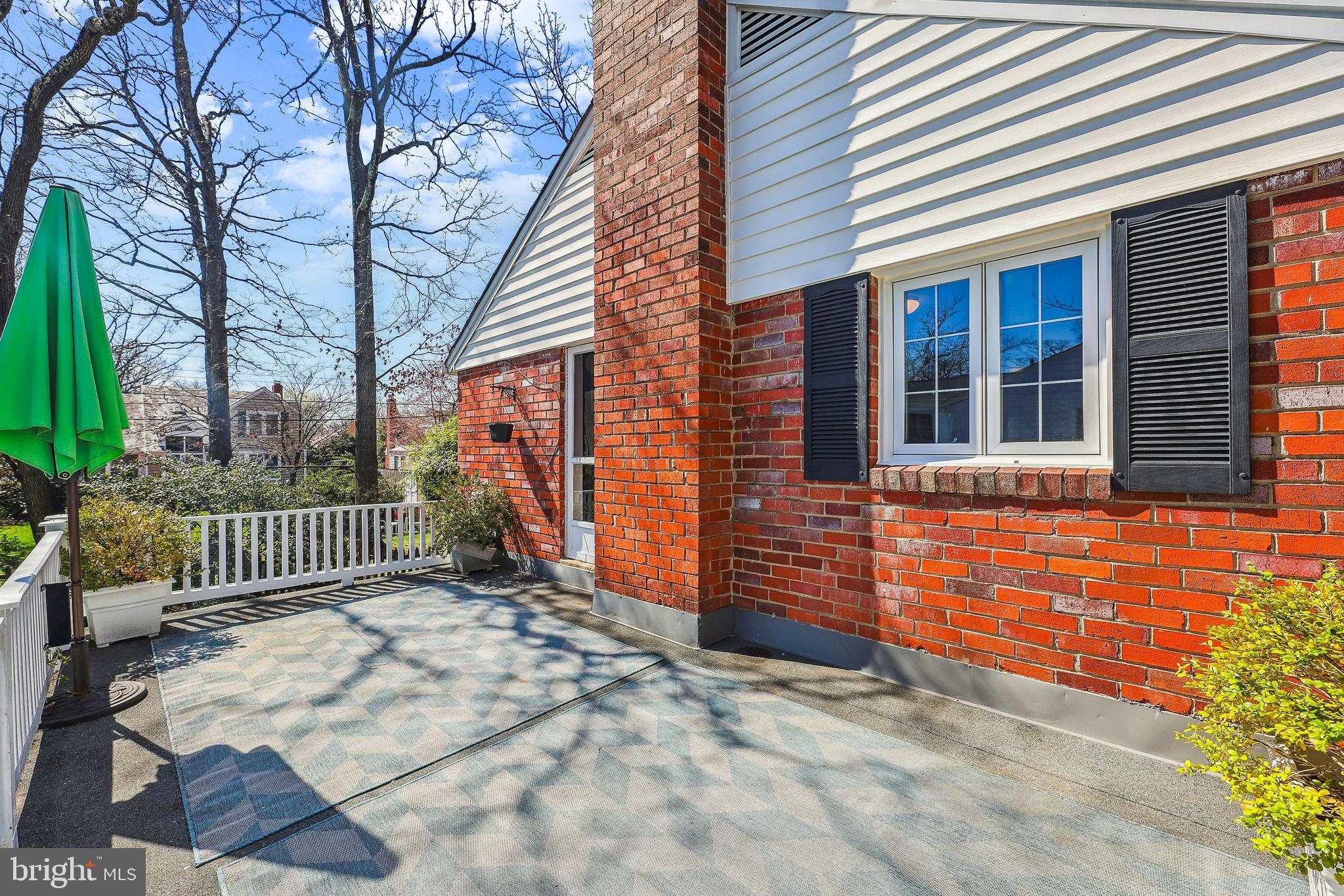 712 N Overlook Dr