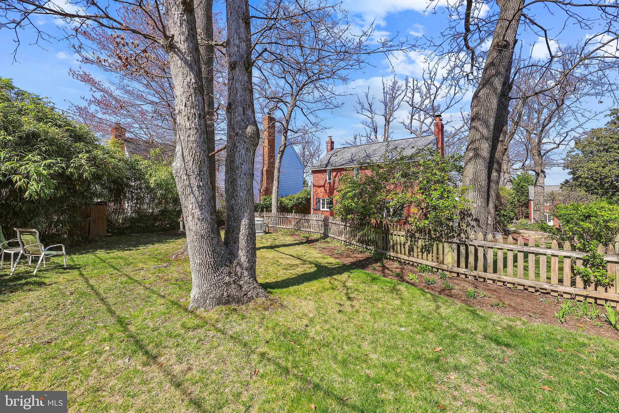 712 N Overlook Dr