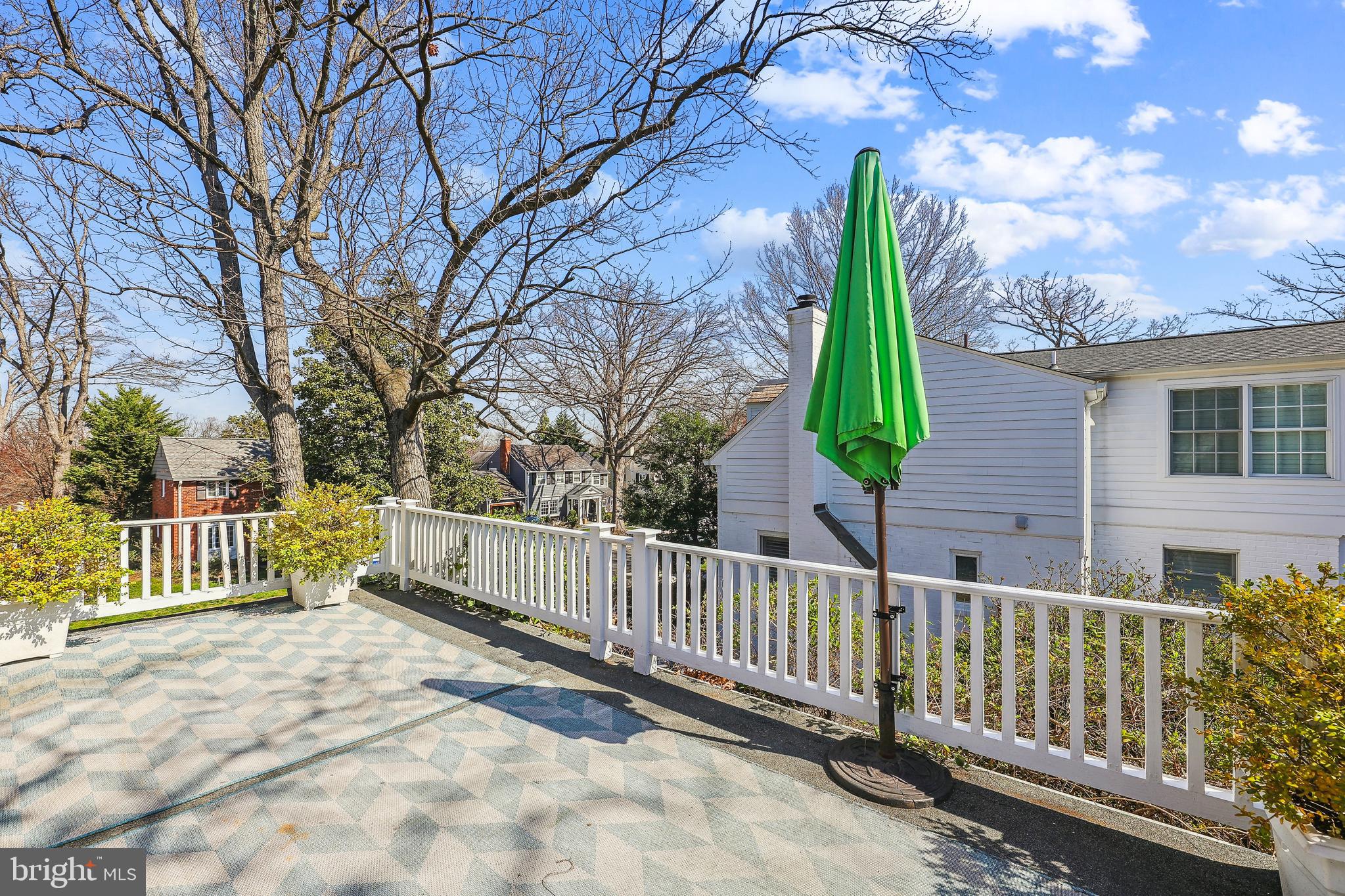 712 N Overlook Dr