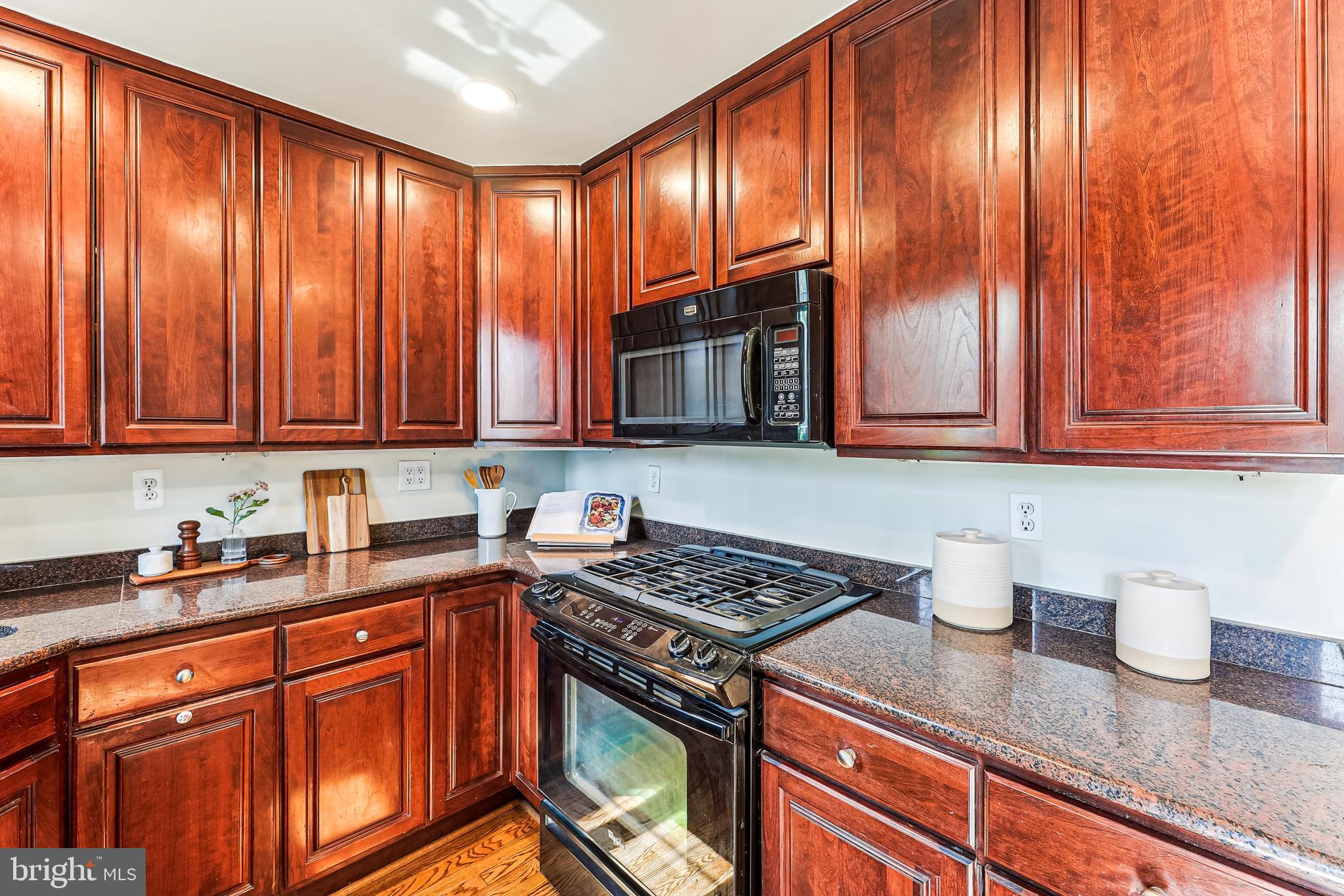712 N Overlook Dr