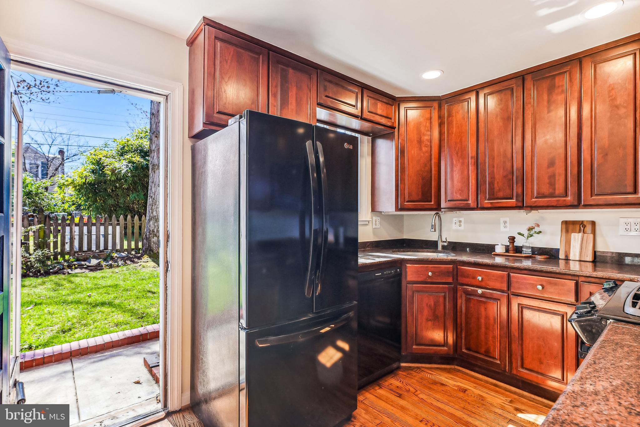 712 N Overlook Dr