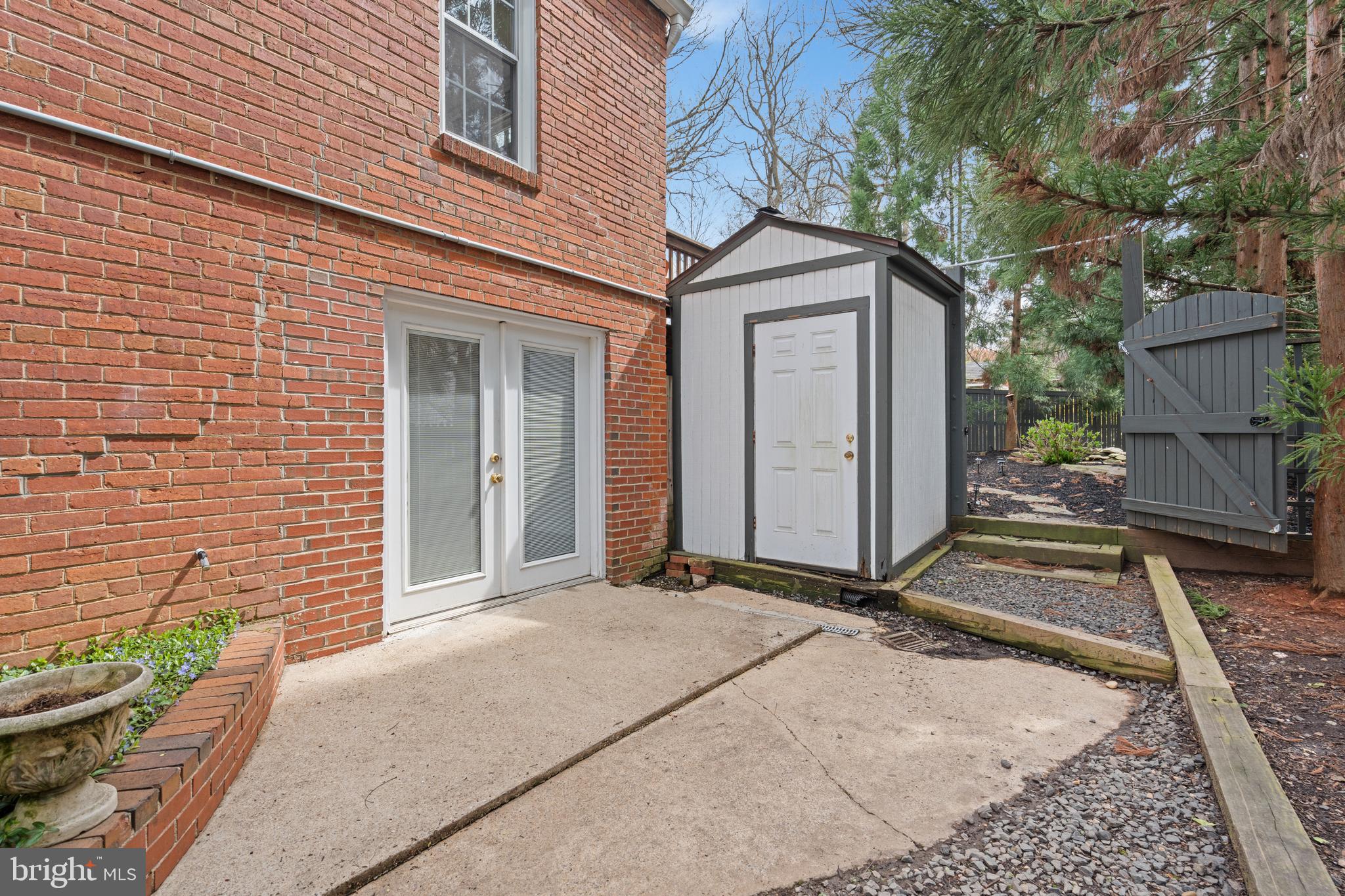 204 Pine St