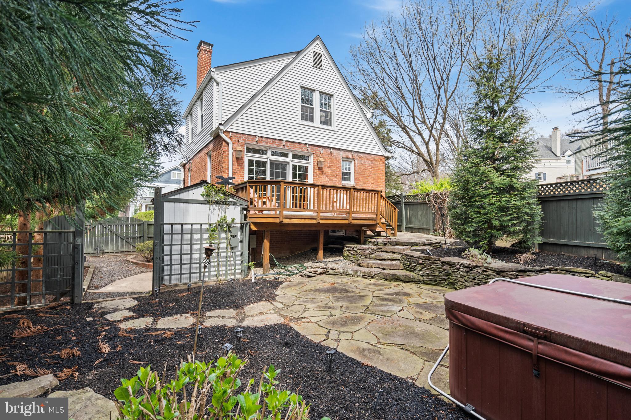 204 Pine St