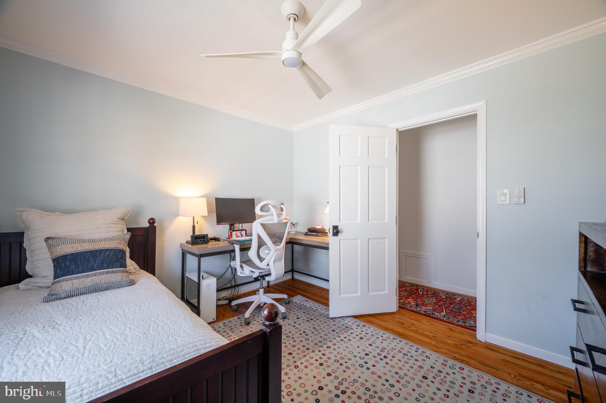 27 E Maple St E
