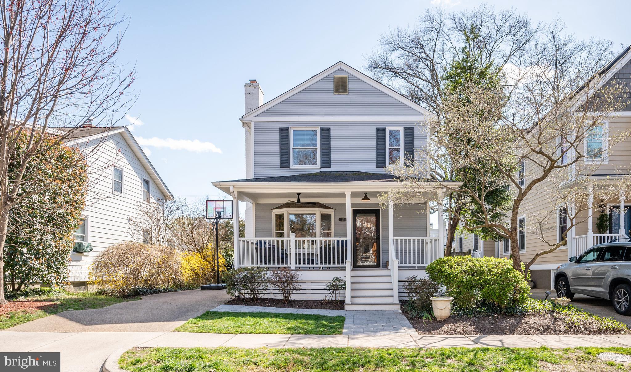 27 E Maple St E