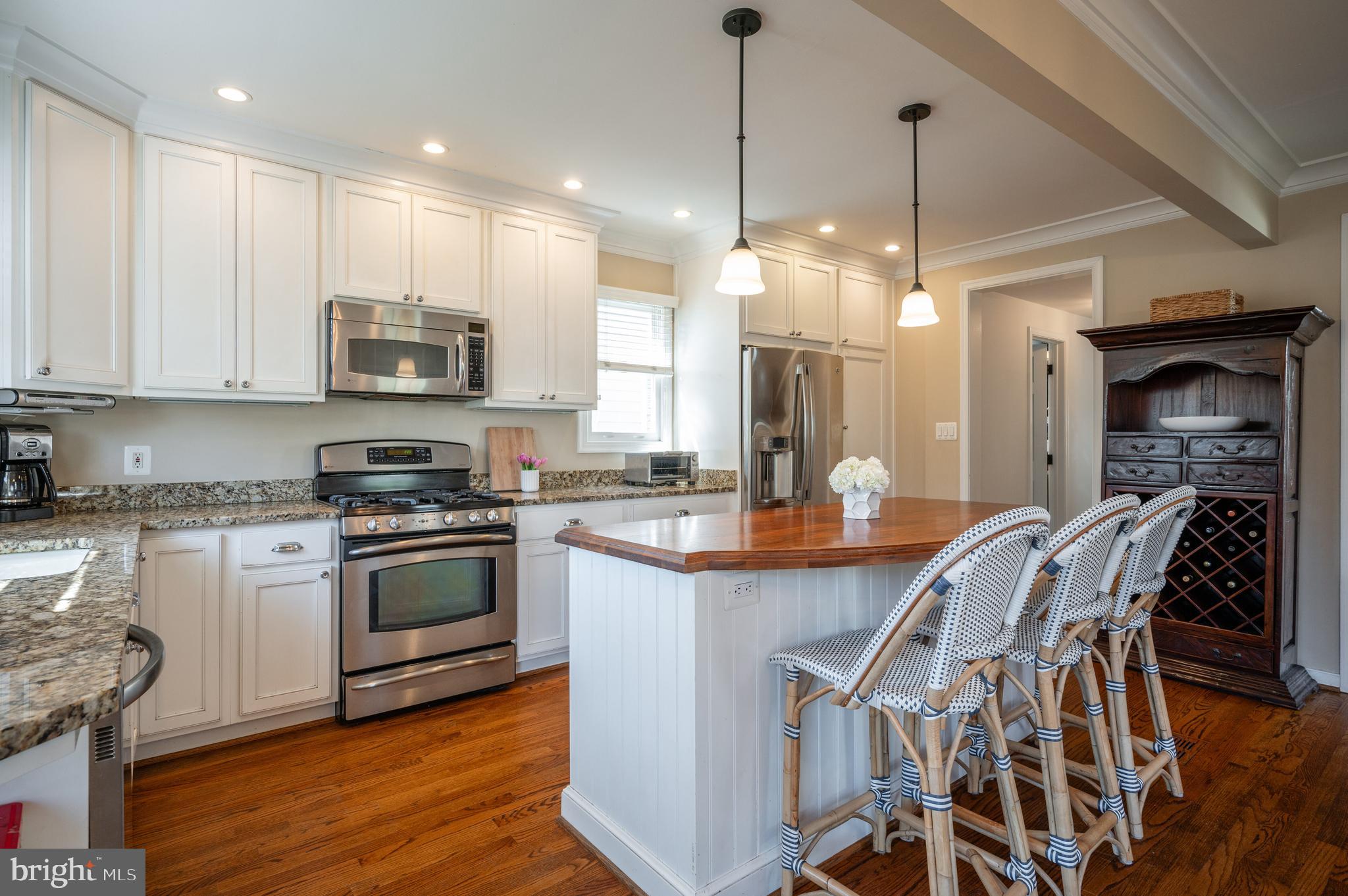 27 E Maple St E