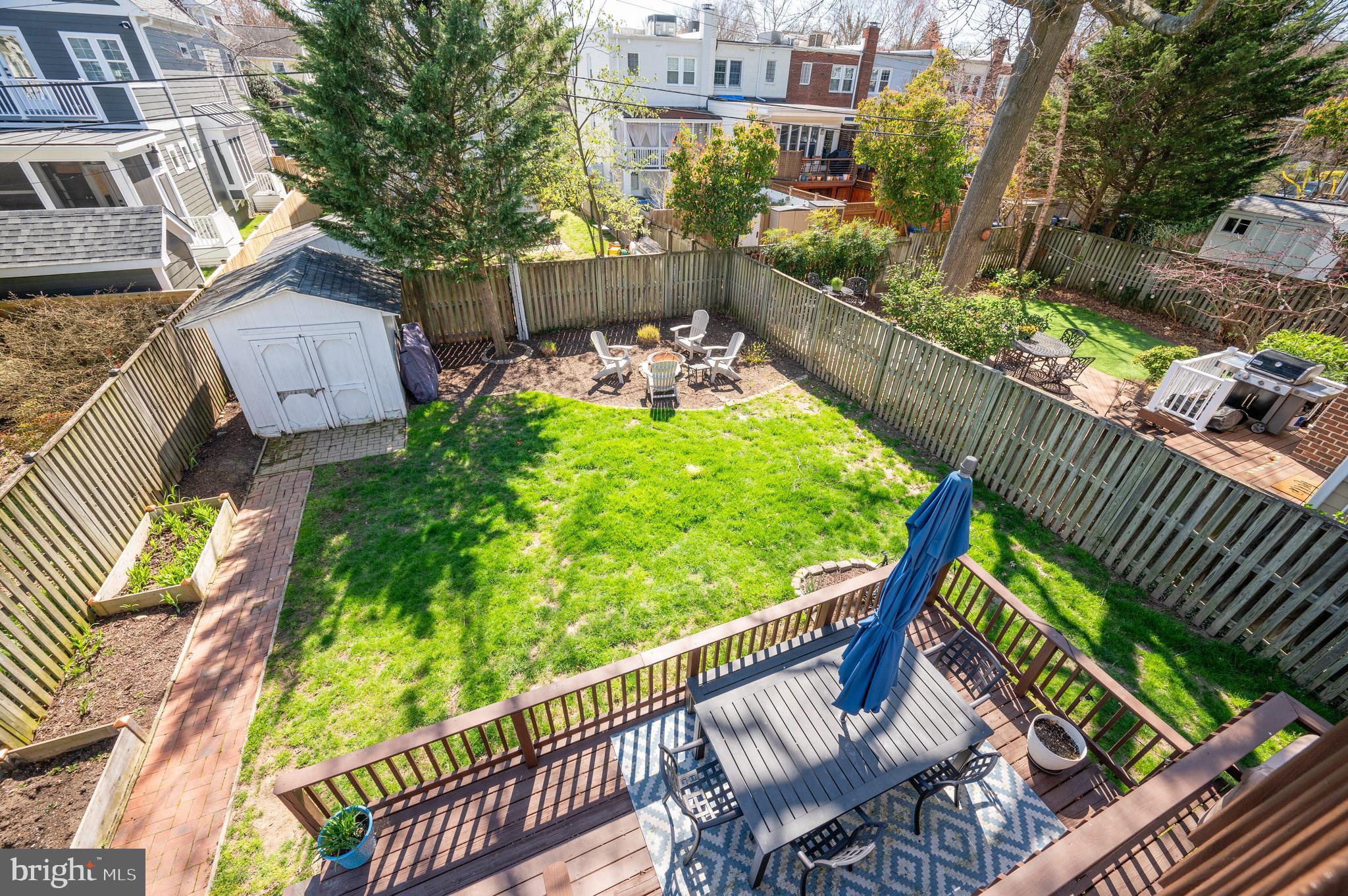 27 E Maple St E