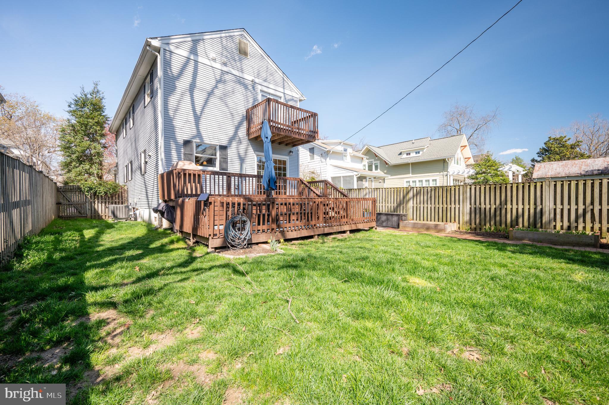 27 E Maple St E