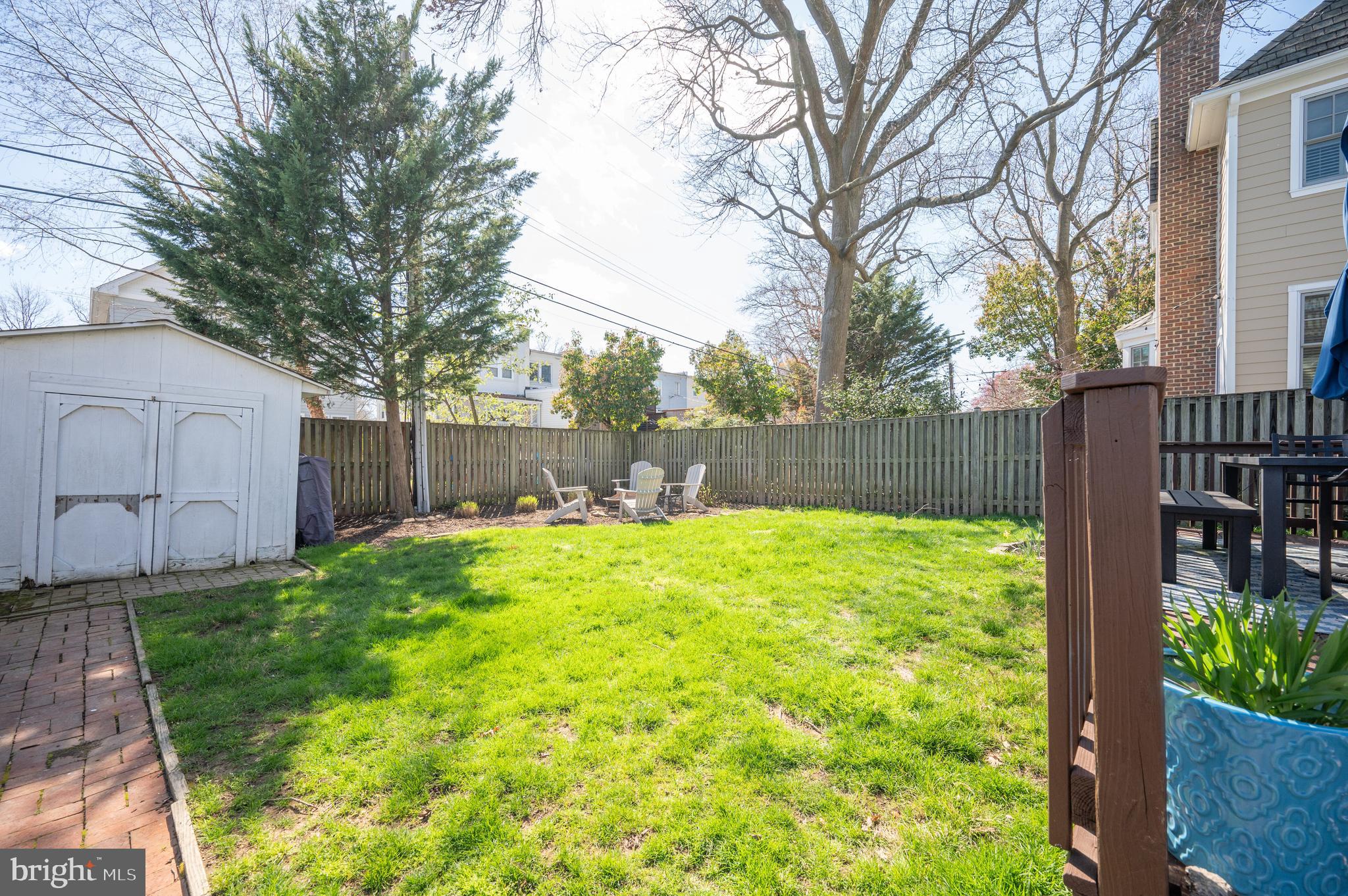 27 E Maple St E