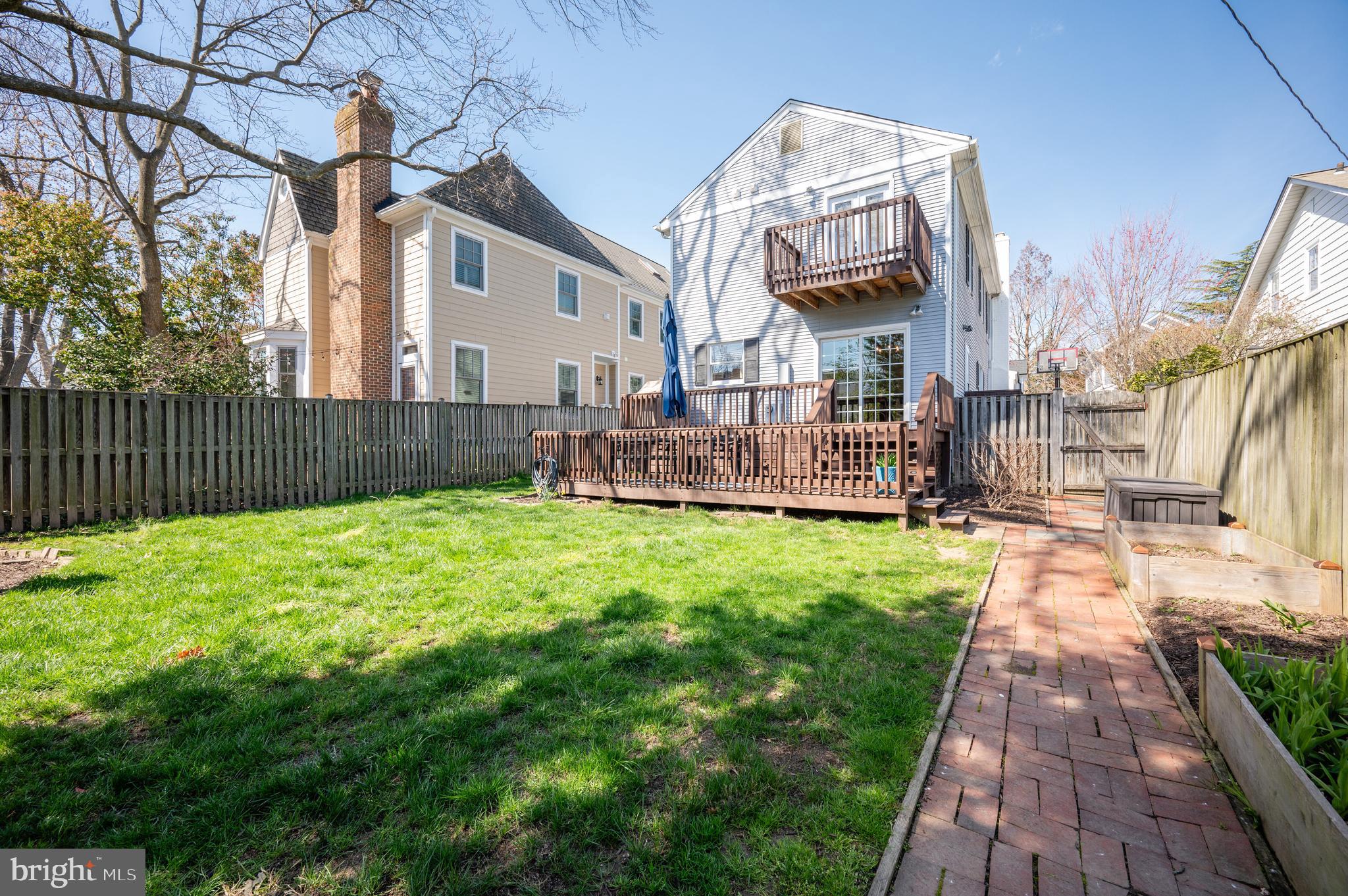 27 E Maple St E