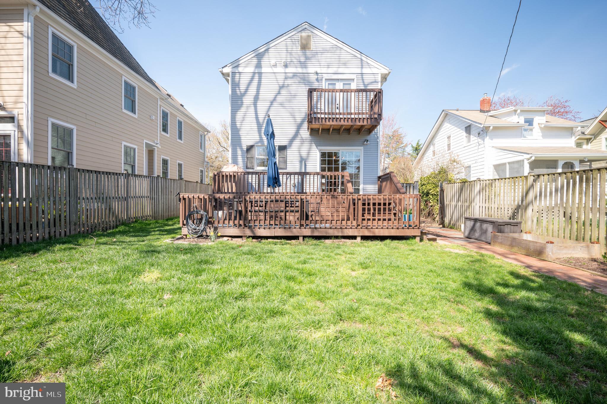 27 E Maple St E