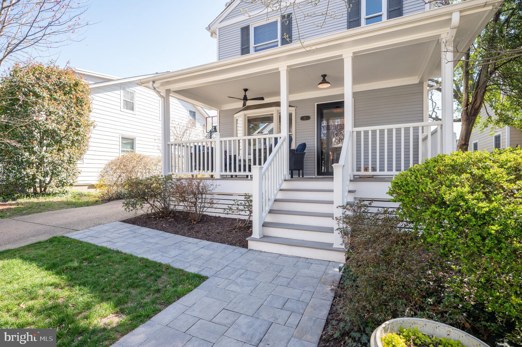 27 E Maple St E