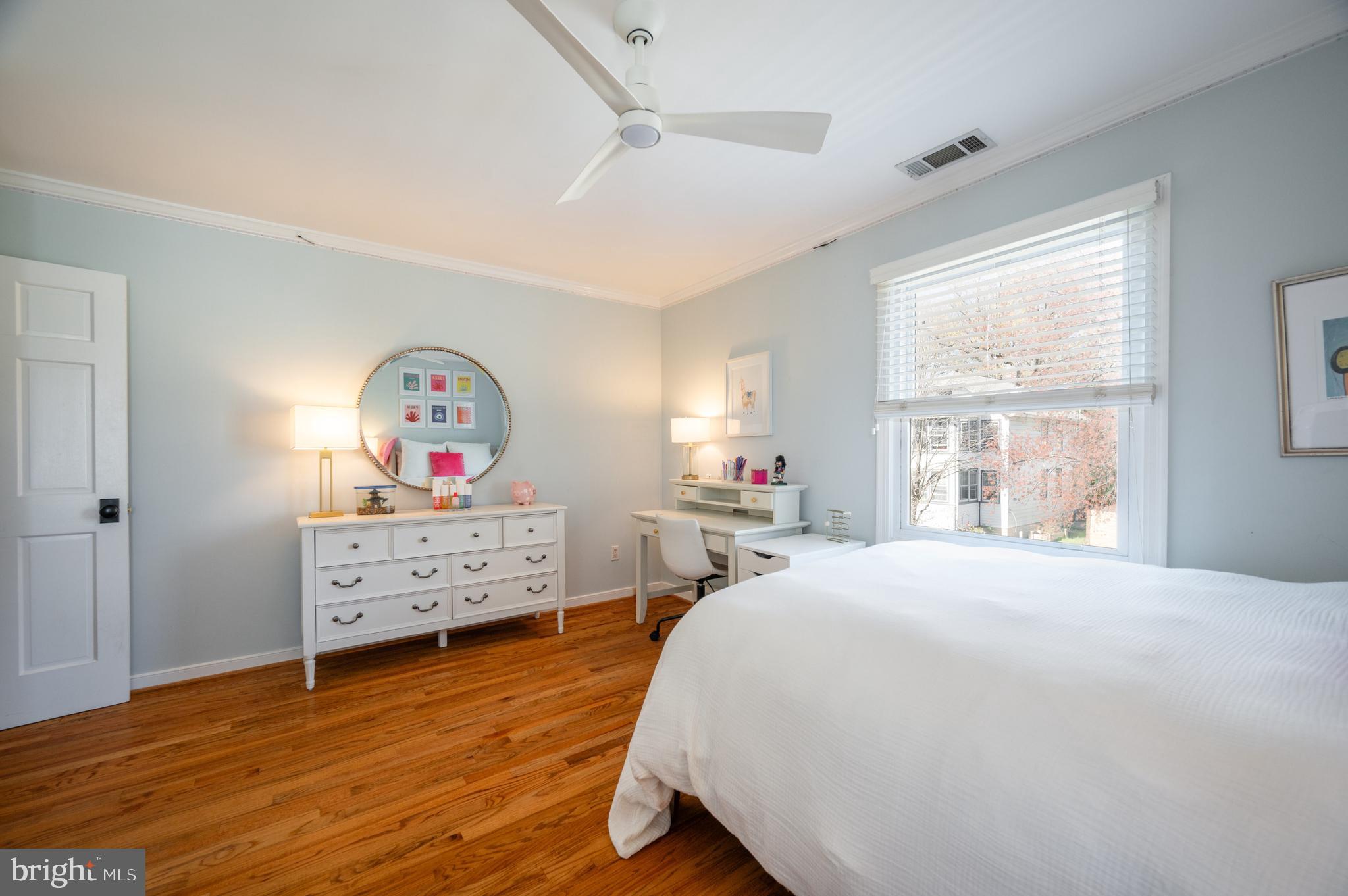 27 E Maple St E