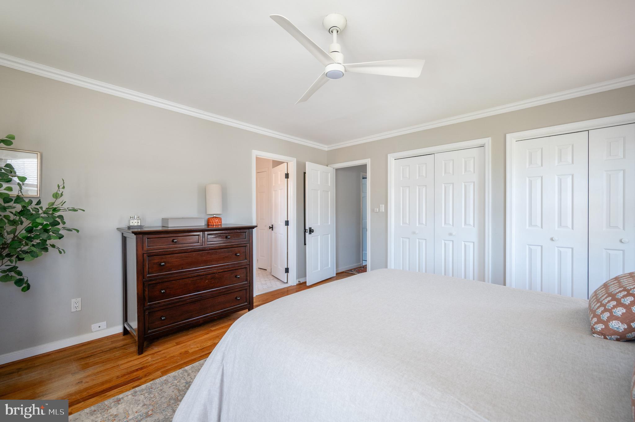 27 E Maple St E