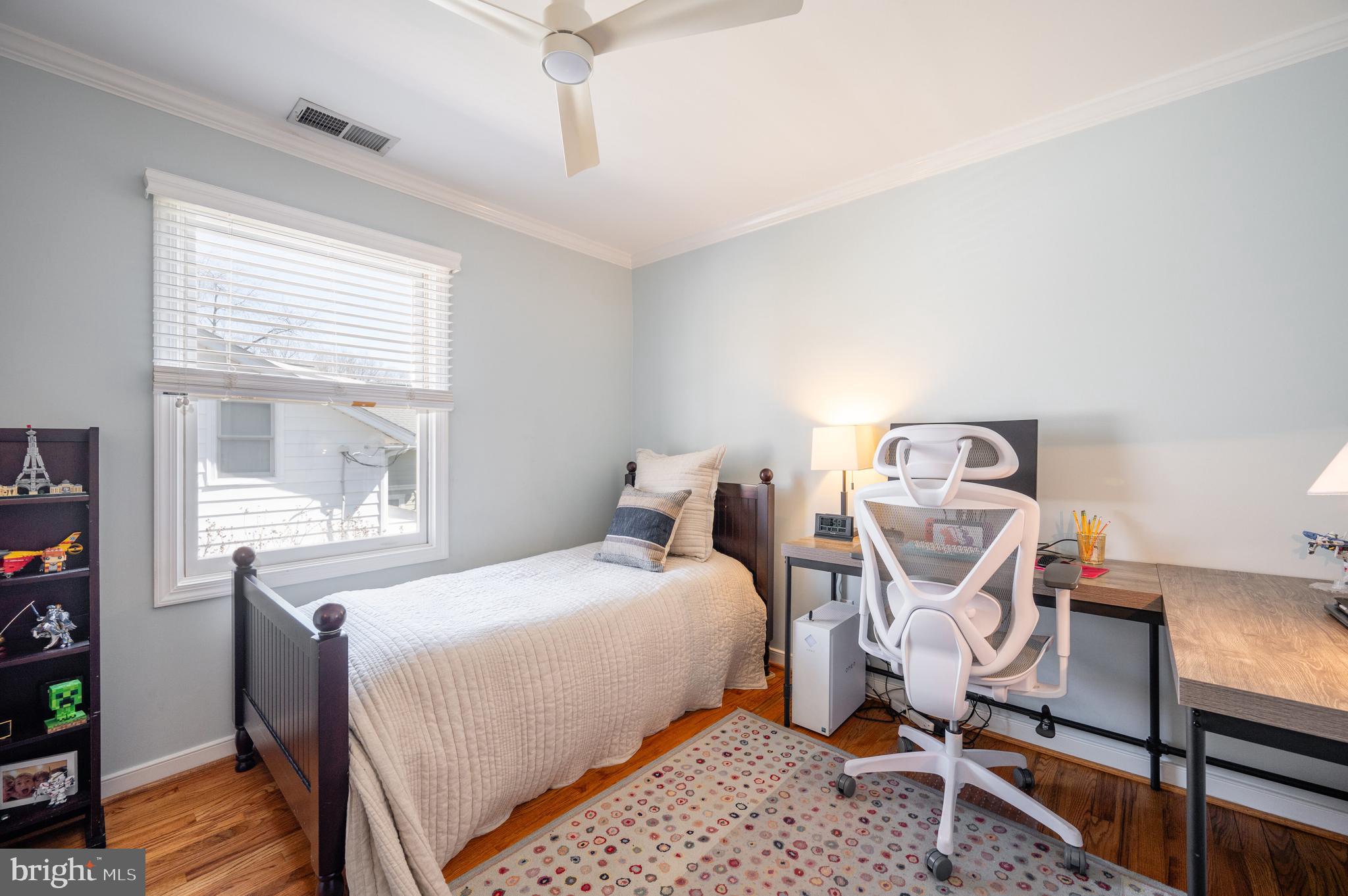 27 E Maple St E
