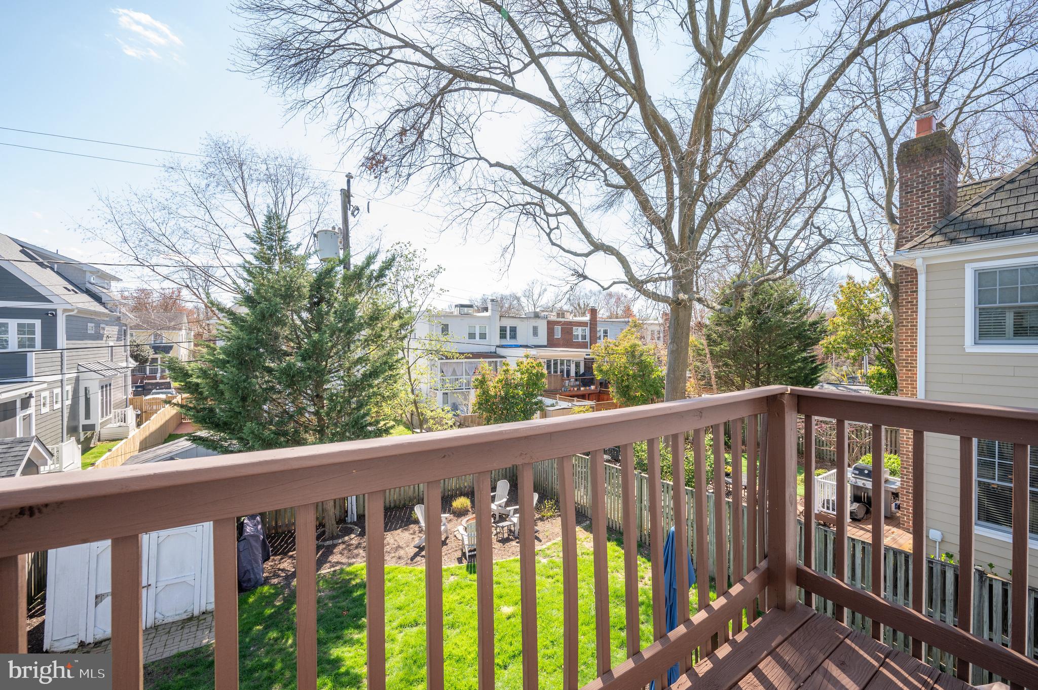 27 E Maple St E