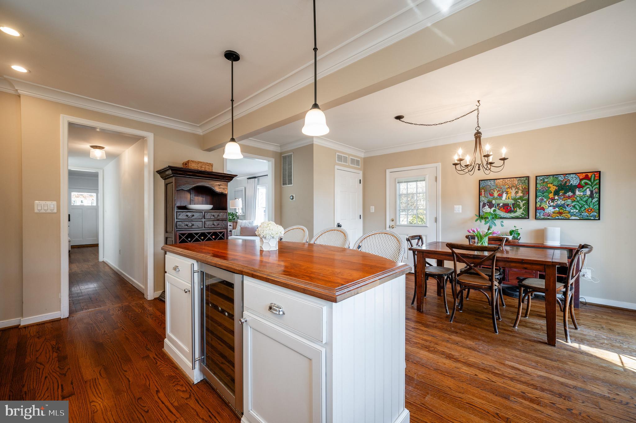 27 E Maple St E