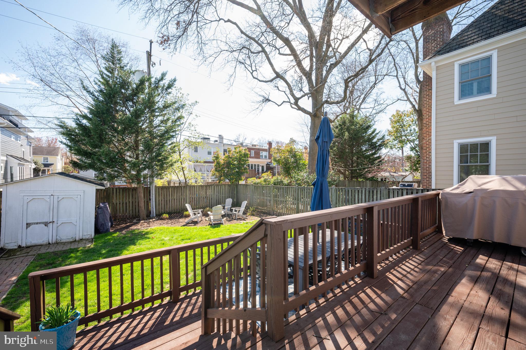 27 E Maple St E