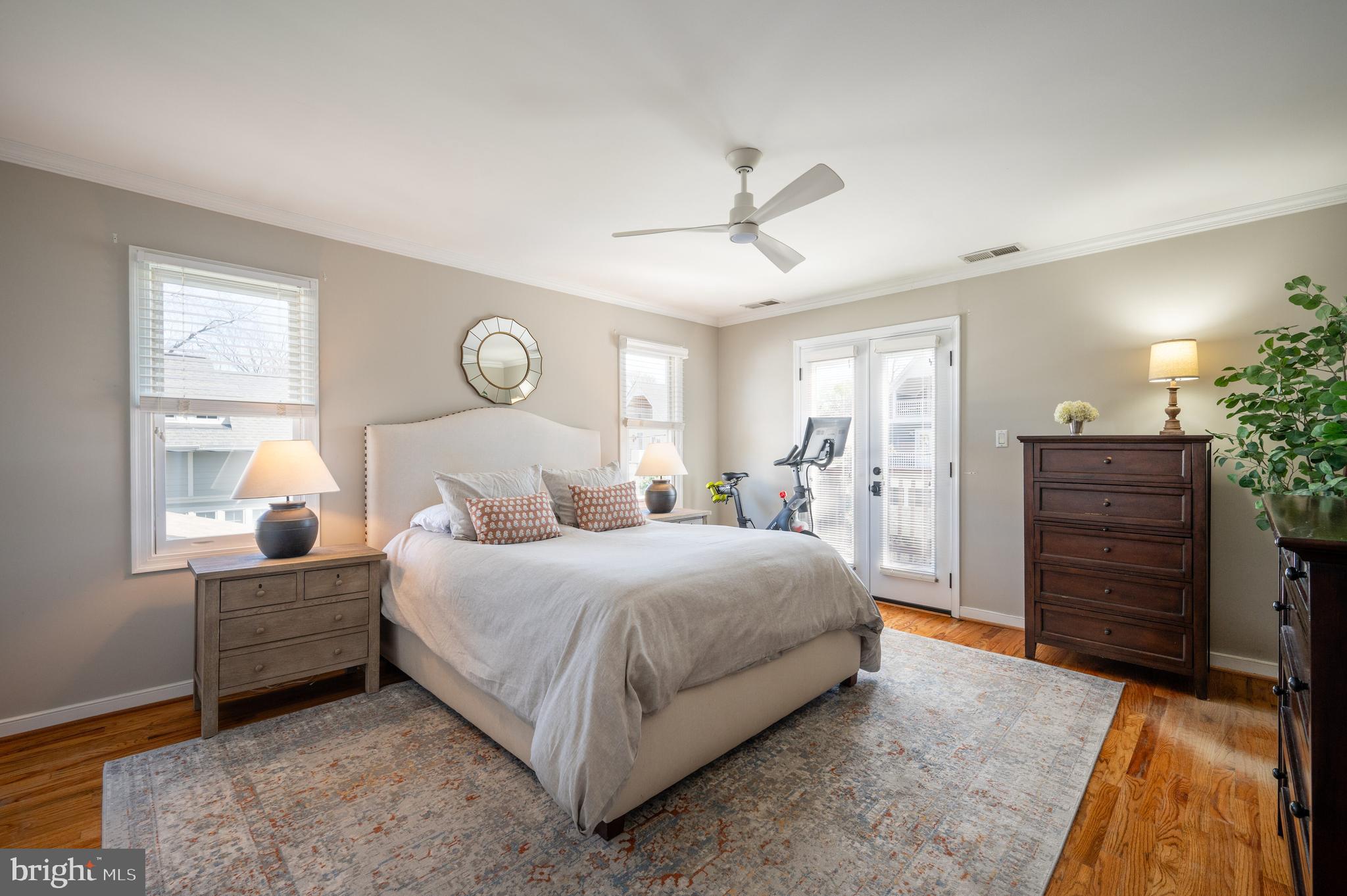 27 E Maple St E