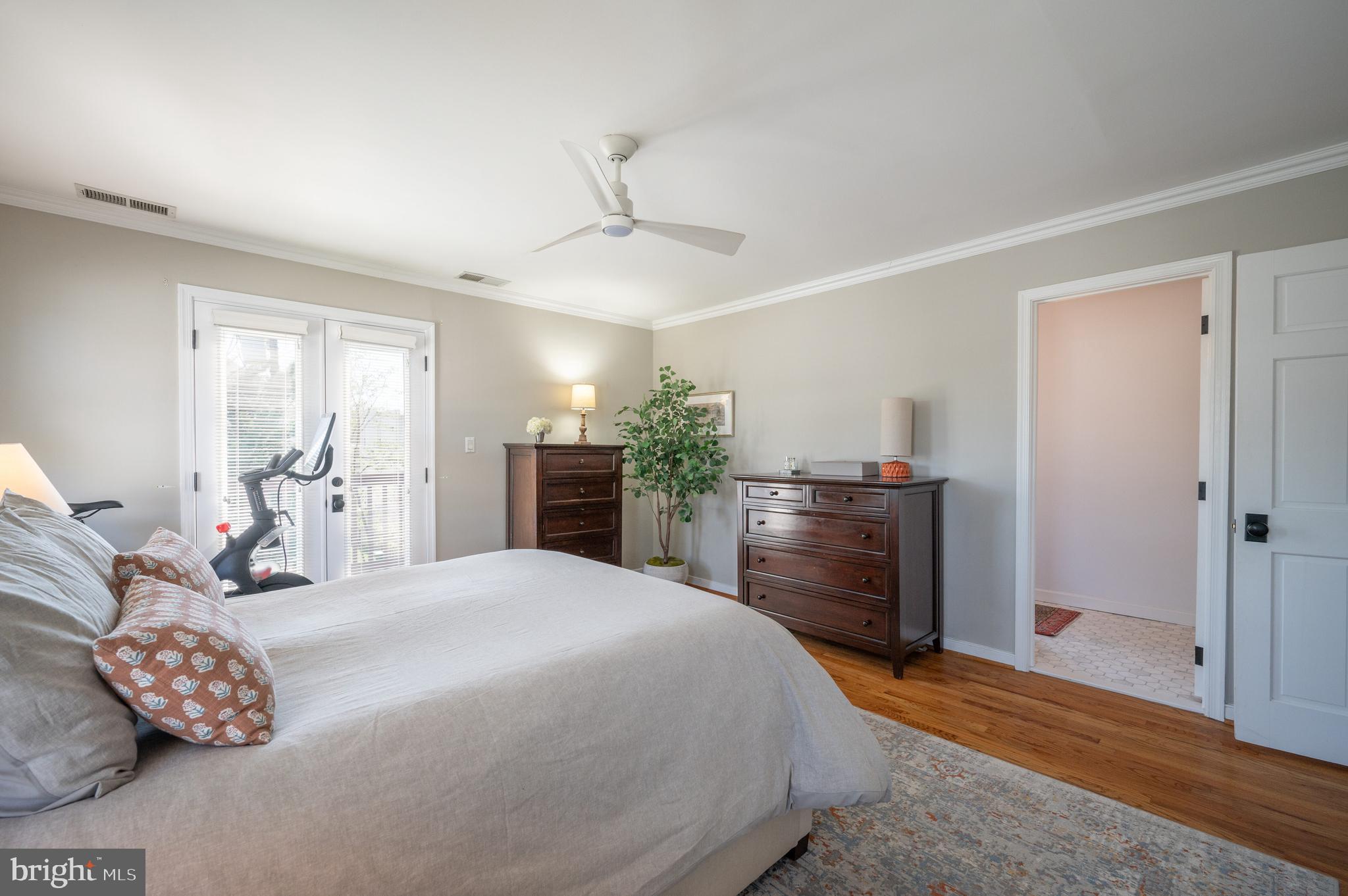 27 E Maple St E