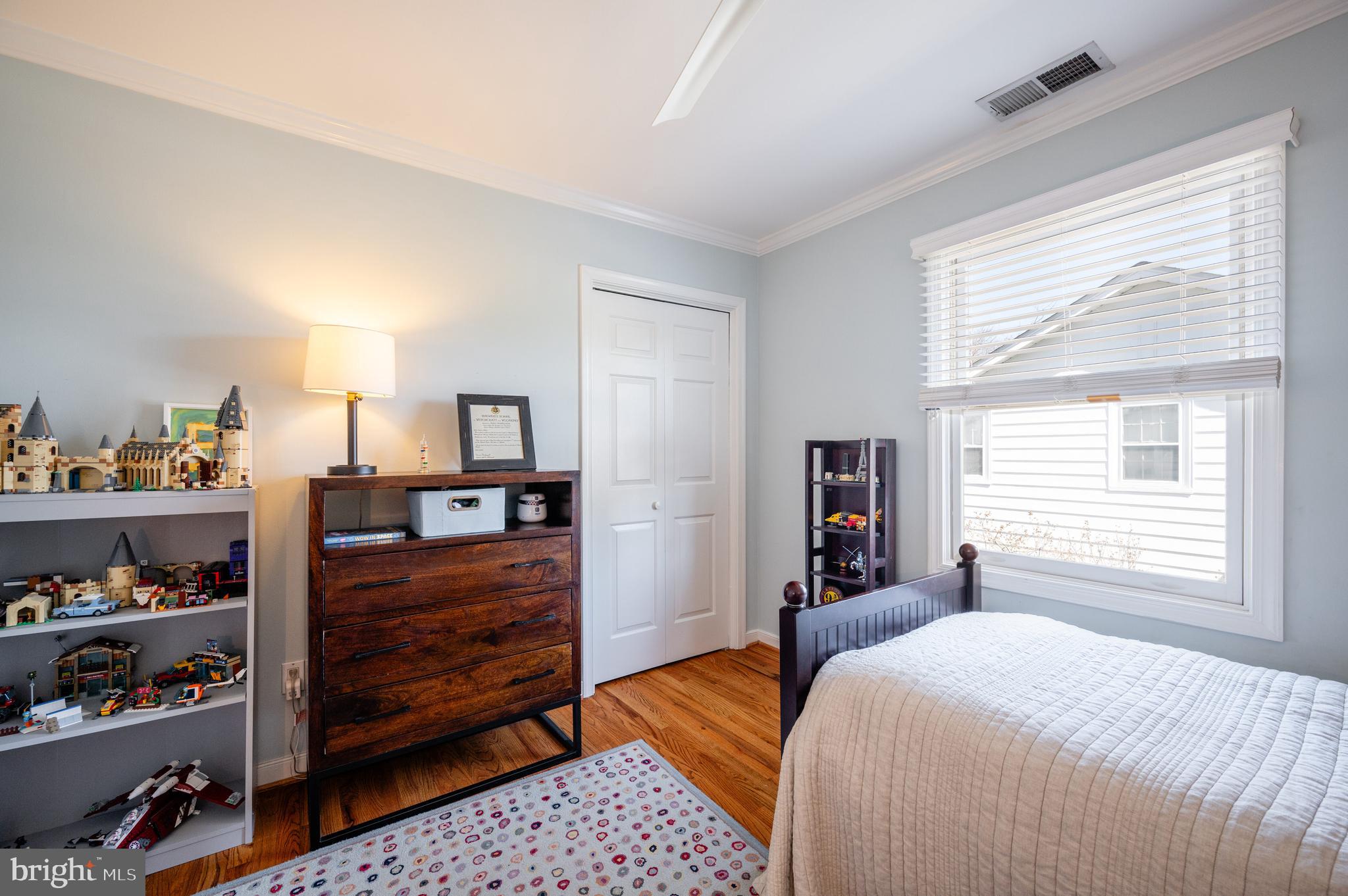 27 E Maple St E