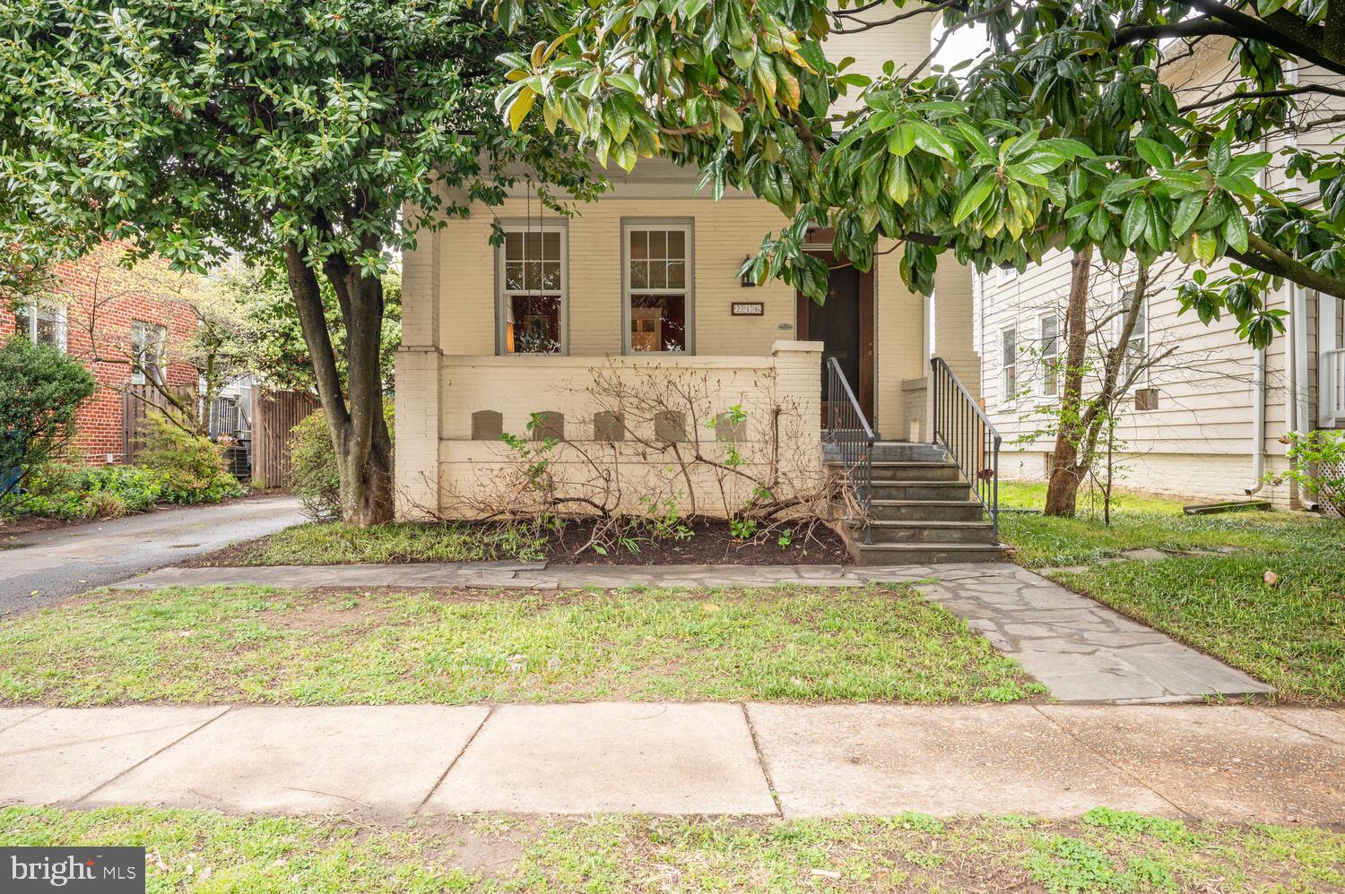 216 E Windsor Ave E