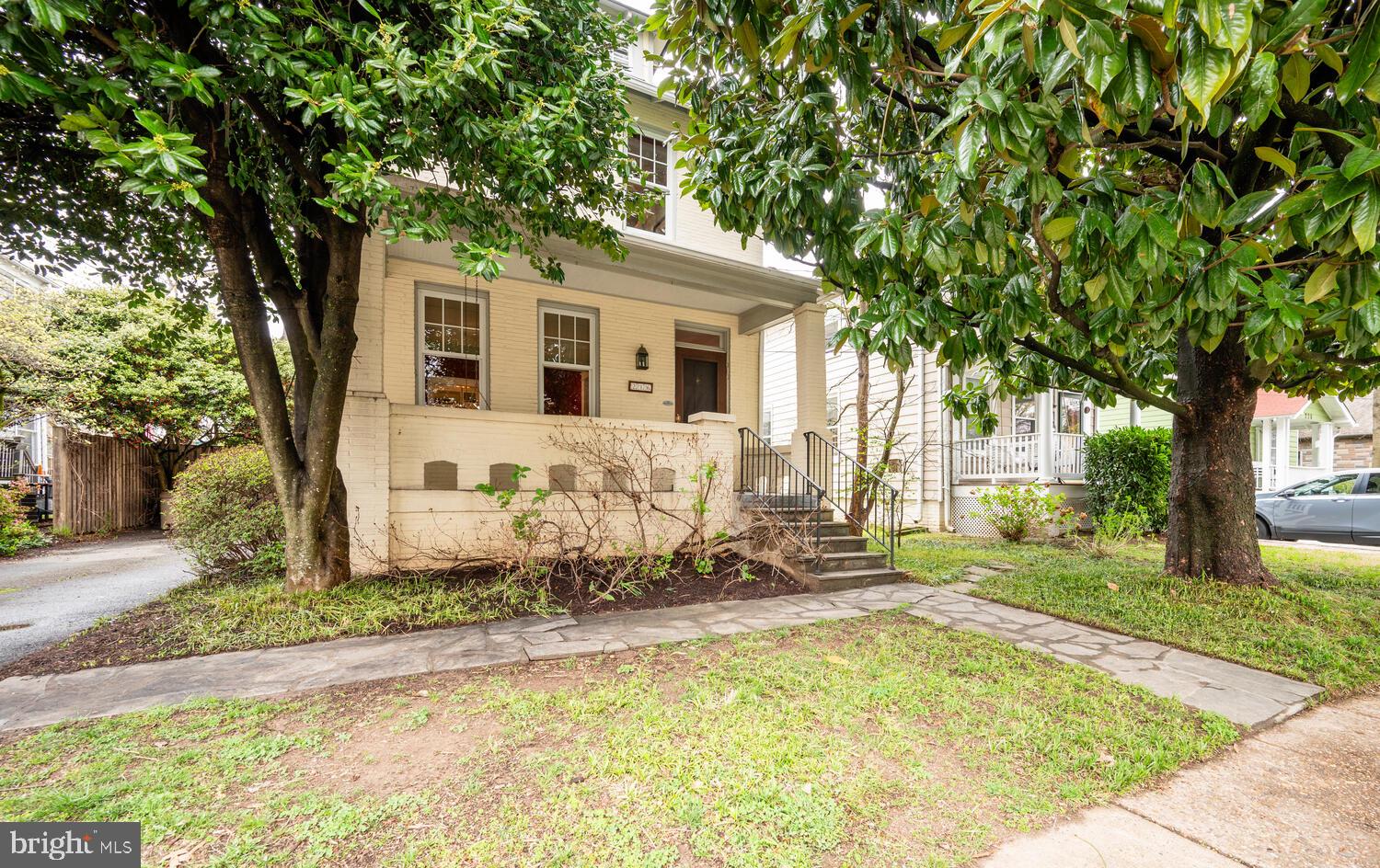 216 E Windsor Ave E