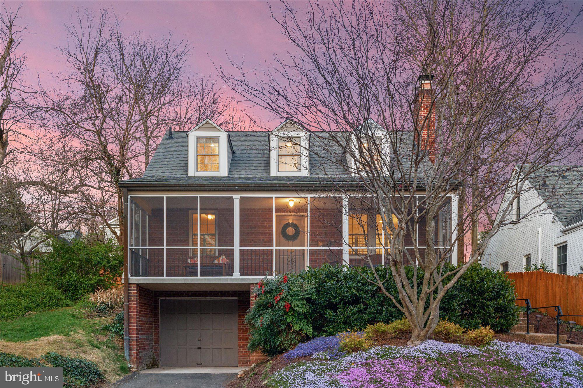 2607 Valley Dr