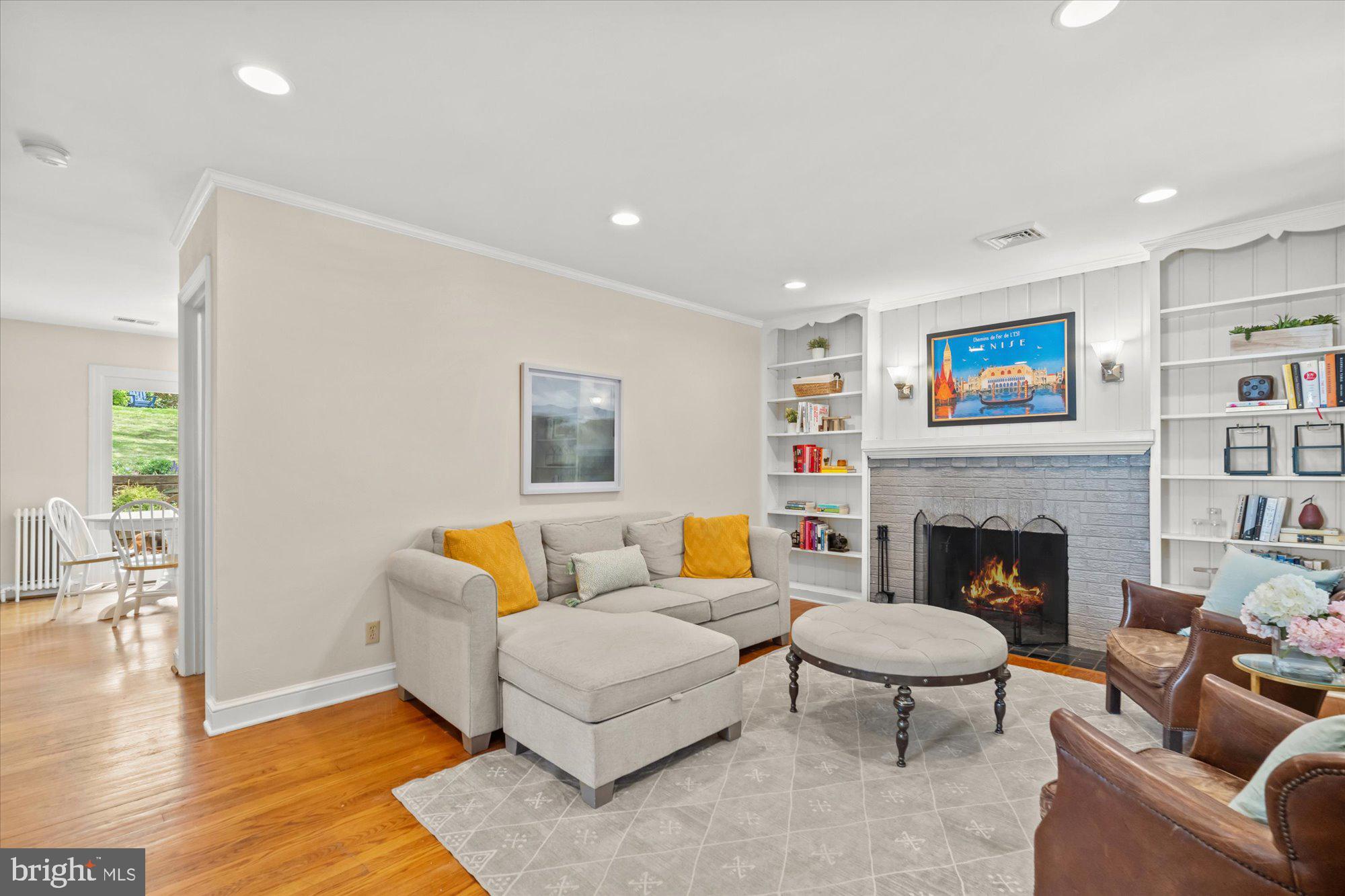 2607 Valley Dr
