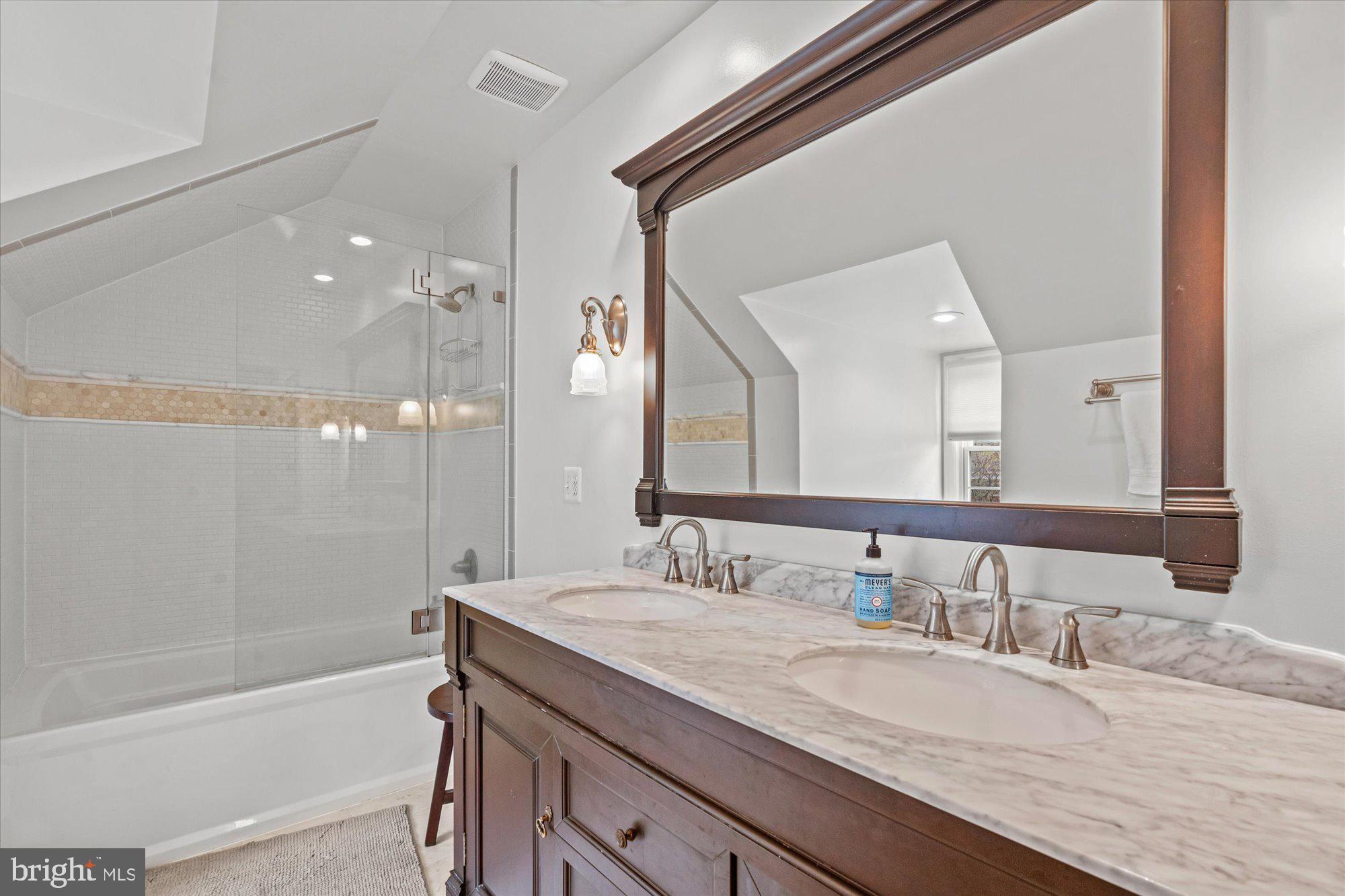 2607 Valley Dr