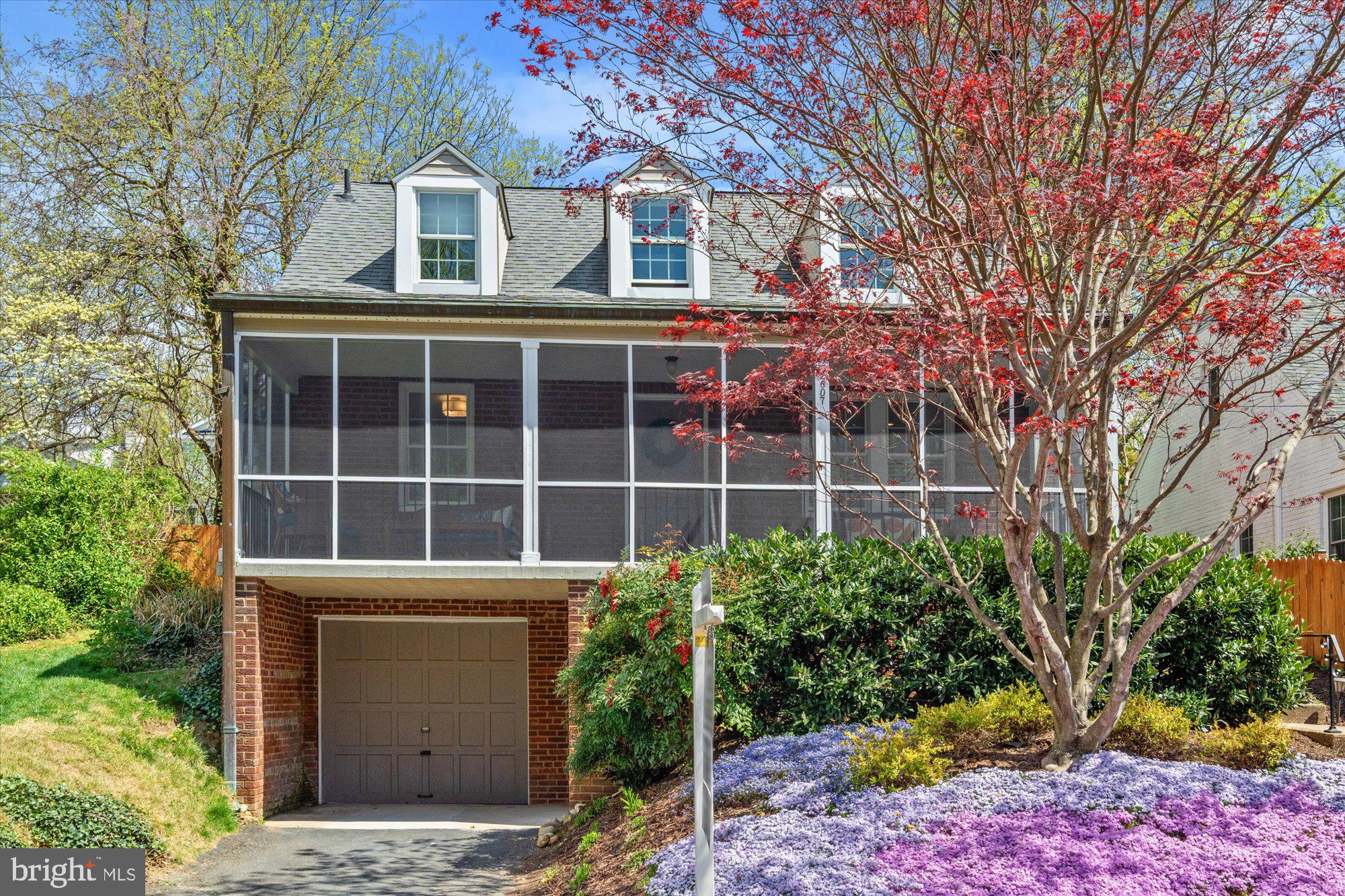 2607 Valley Dr