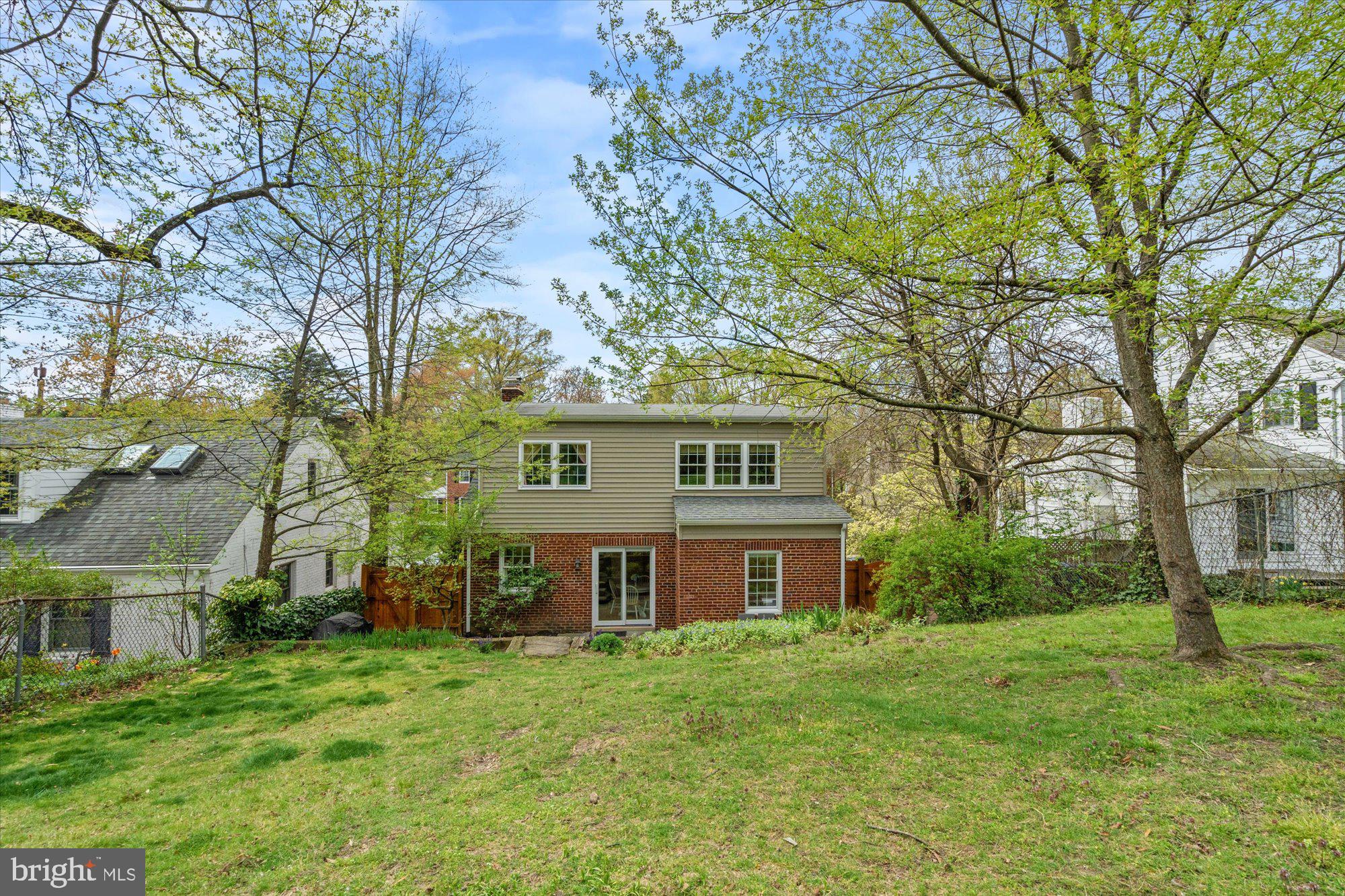 2607 Valley Dr
