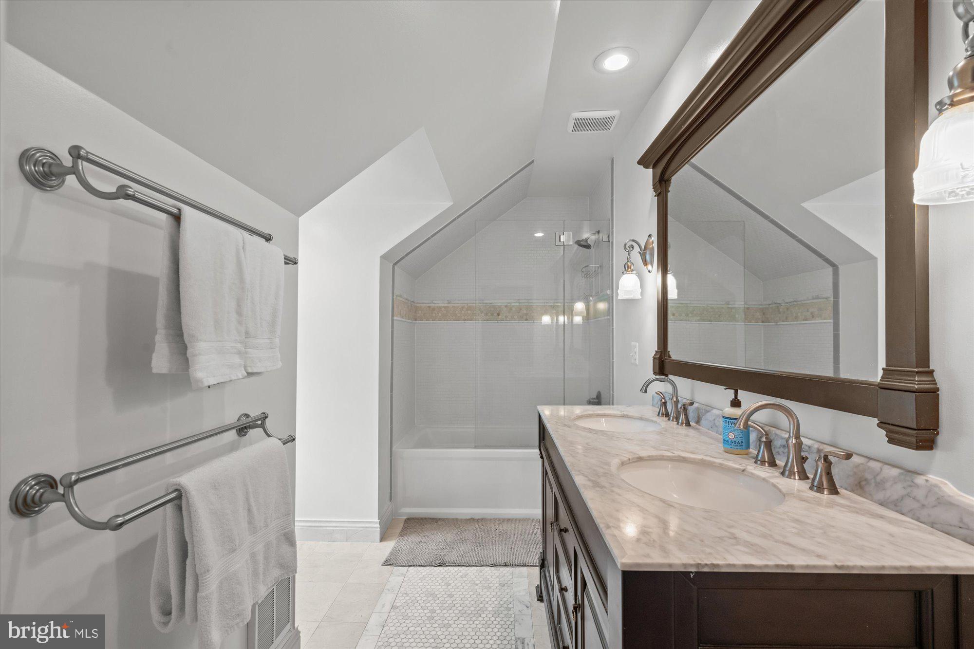 2607 Valley Dr