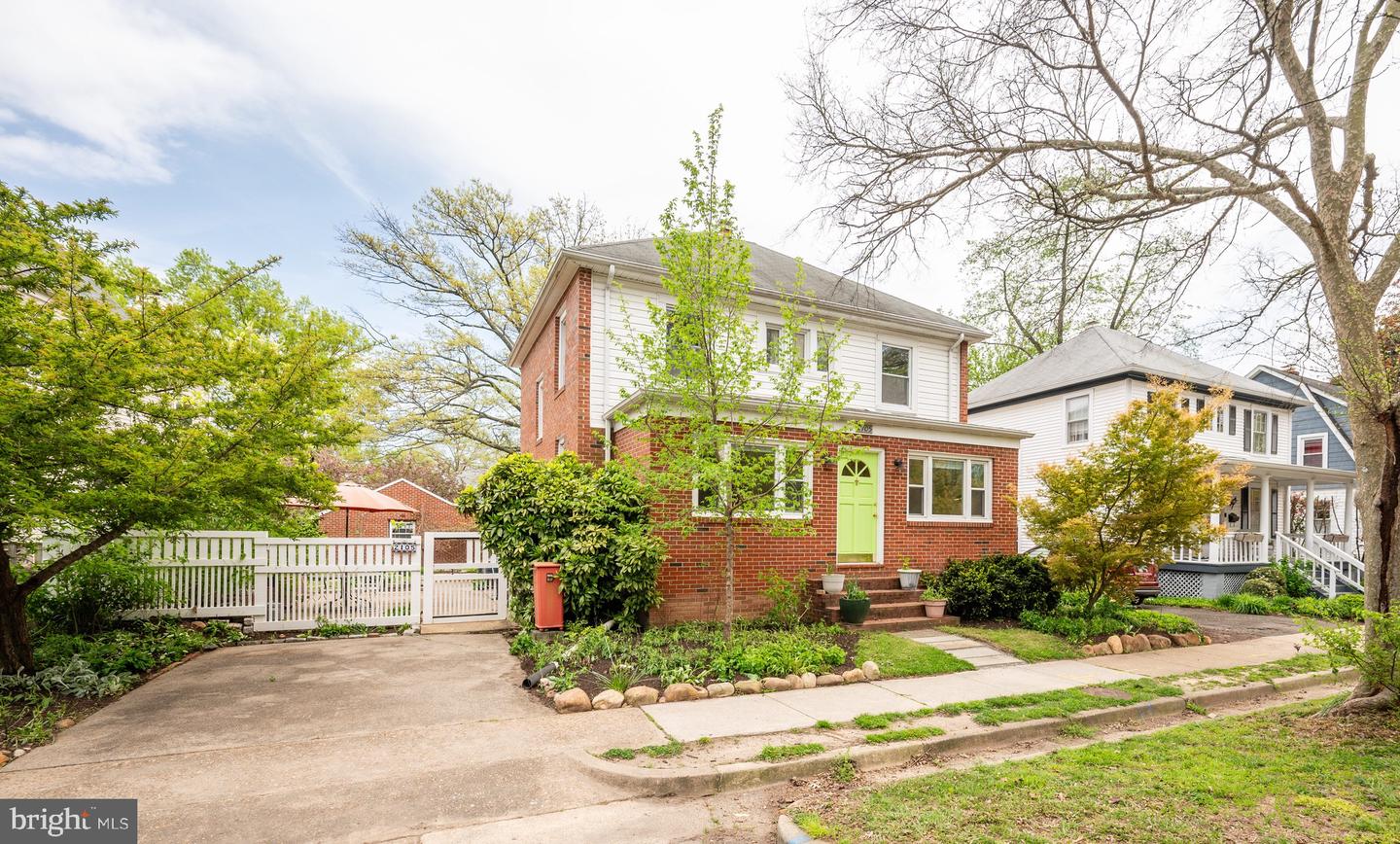 2105 Commonwealth Ave