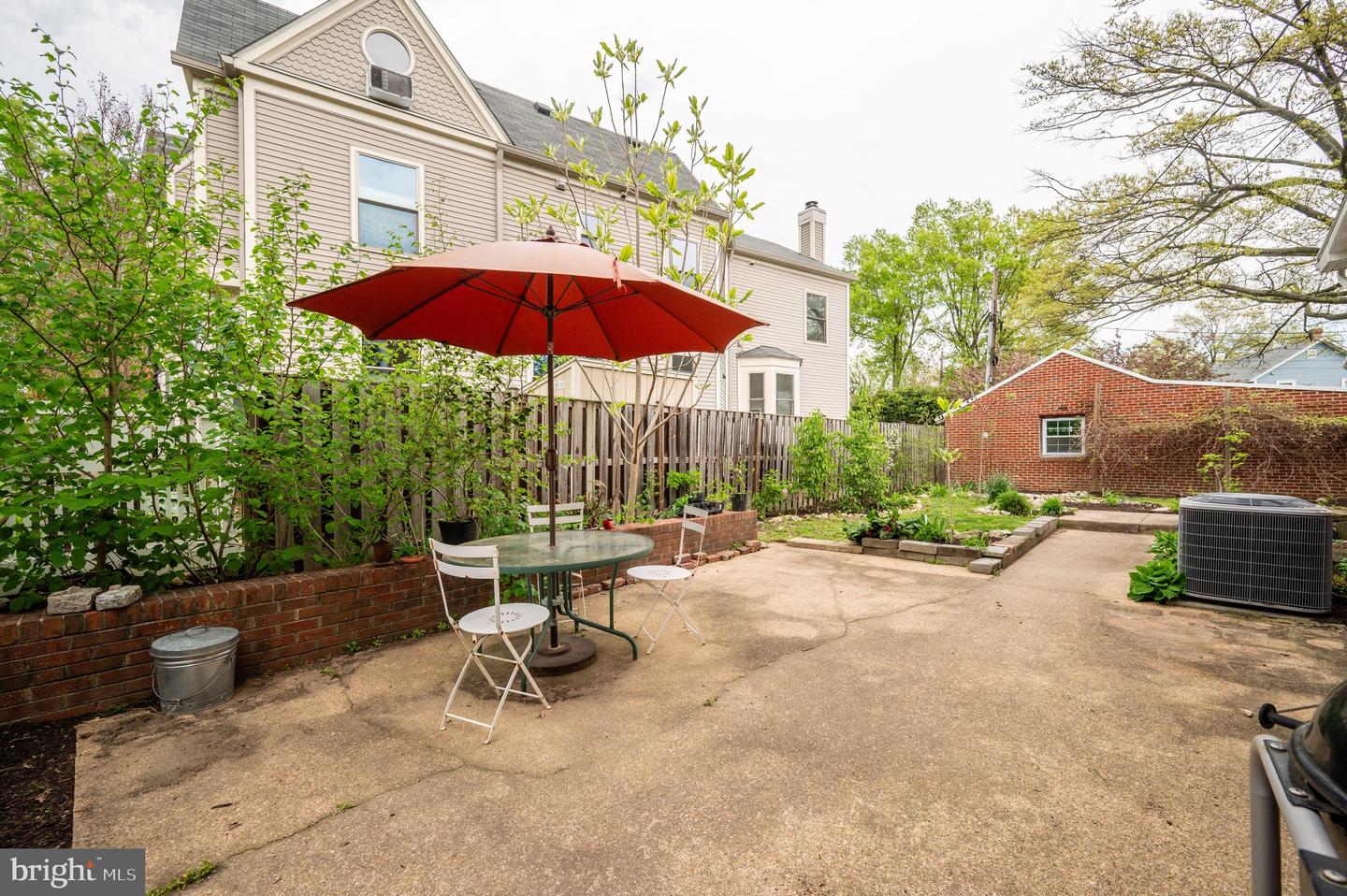 2105 Commonwealth Ave