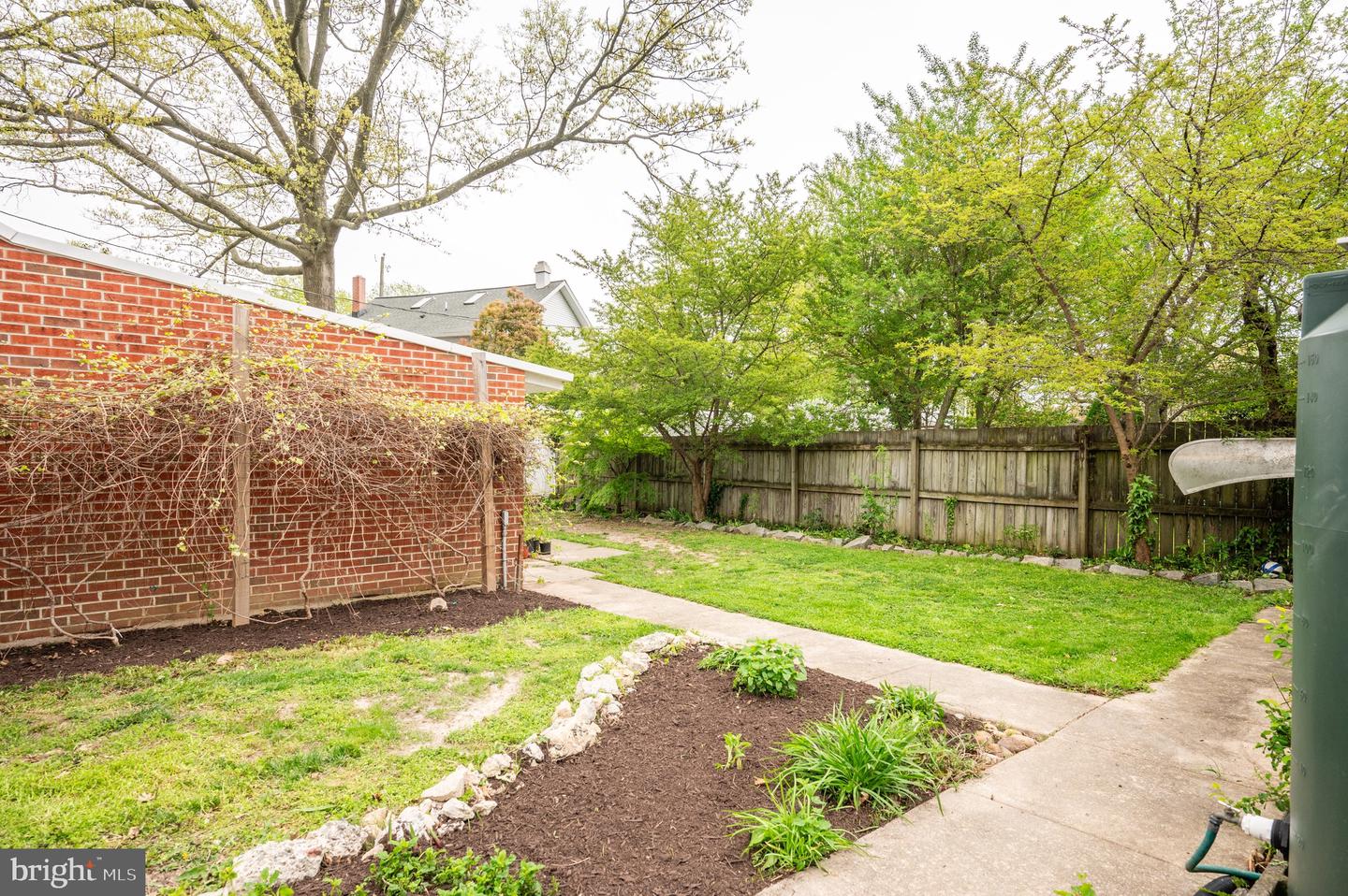2105 Commonwealth Ave