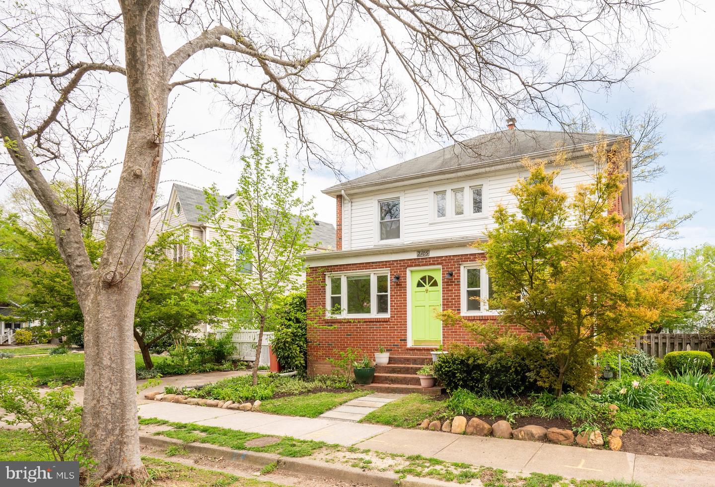 2105 Commonwealth Ave