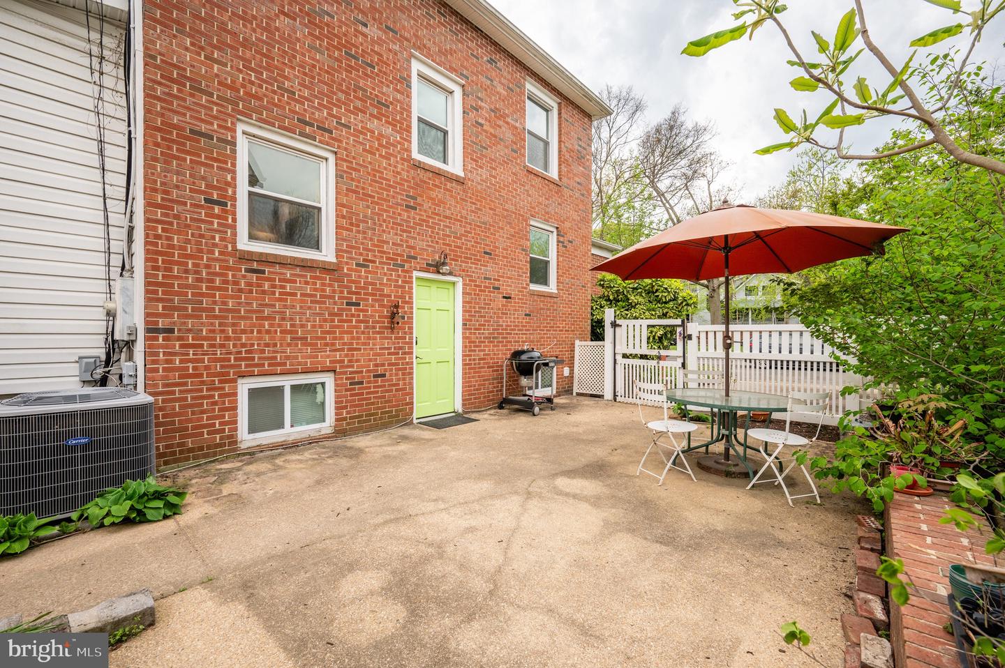 2105 Commonwealth Ave